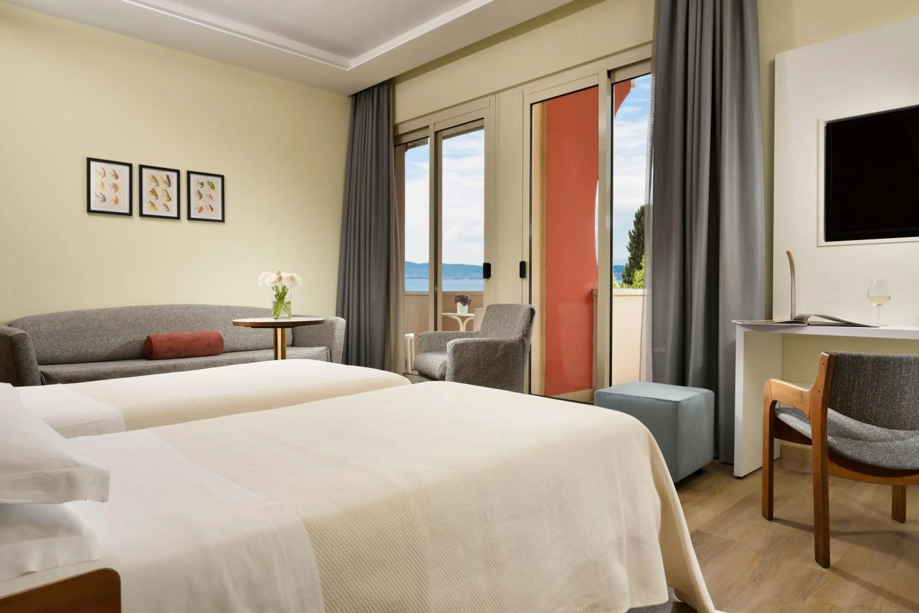 Photo of the whole room, Bed in Hotel Continental Wellness & Spa