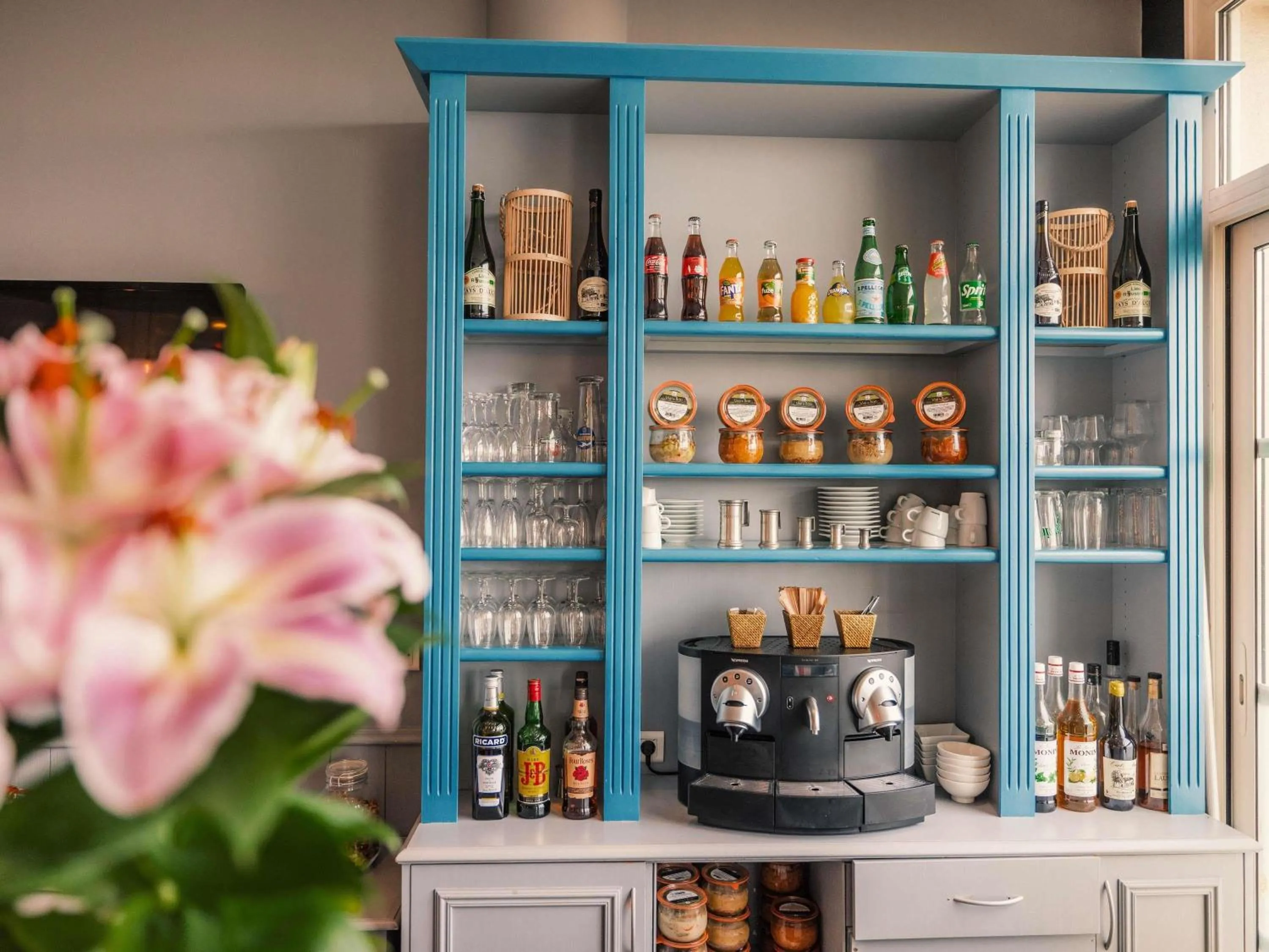 Lounge or bar in ibis Styles Deauville Villers Plage