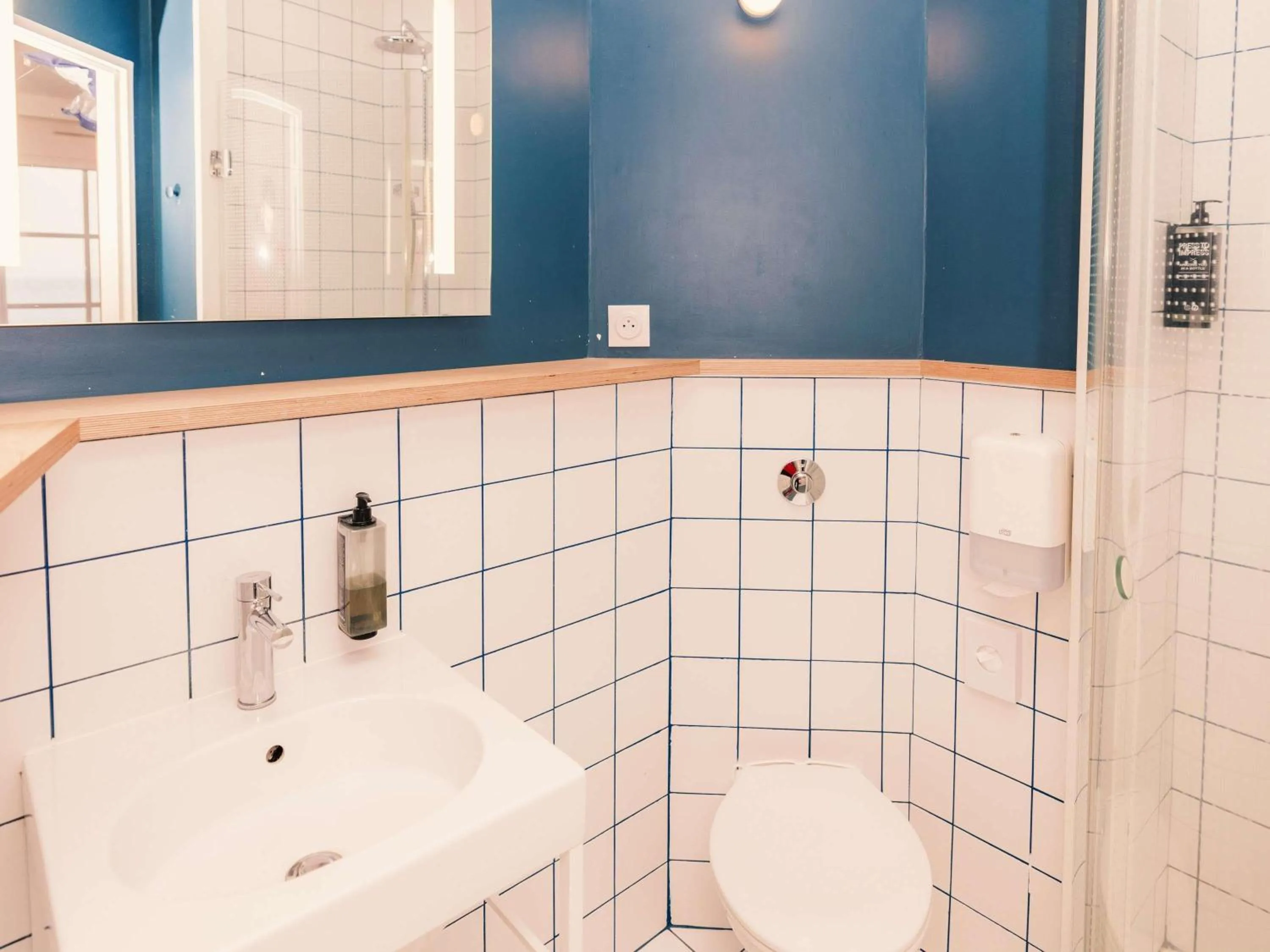 Bedroom in ibis Styles Deauville Villers Plage