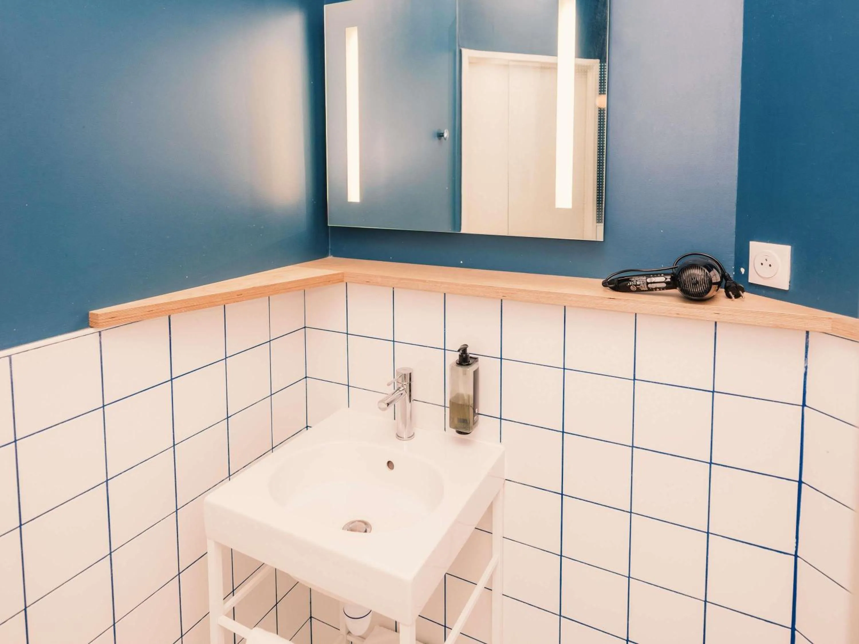 Bedroom in ibis Styles Deauville Villers Plage