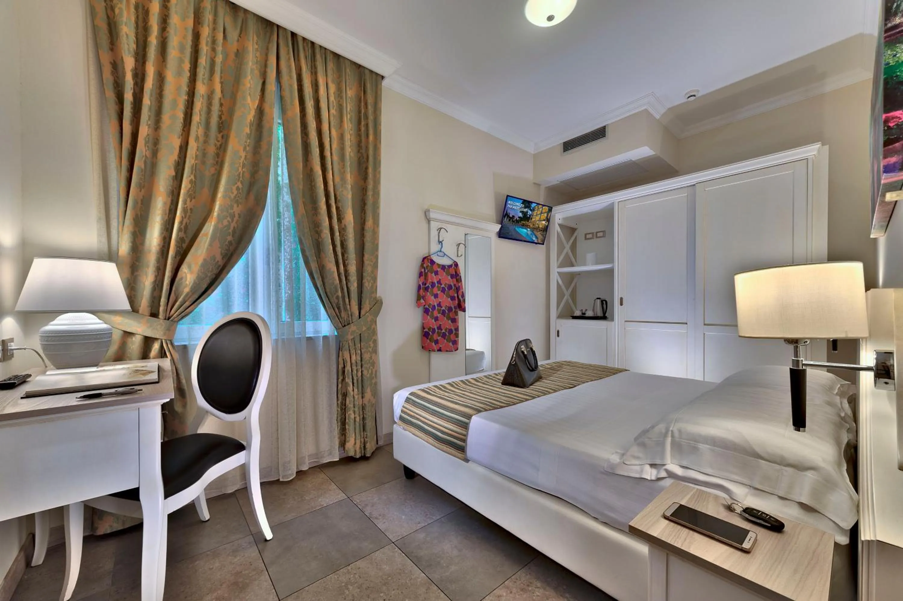 Decorative detail, Bed in Hotel Excelsior Le Terrazze