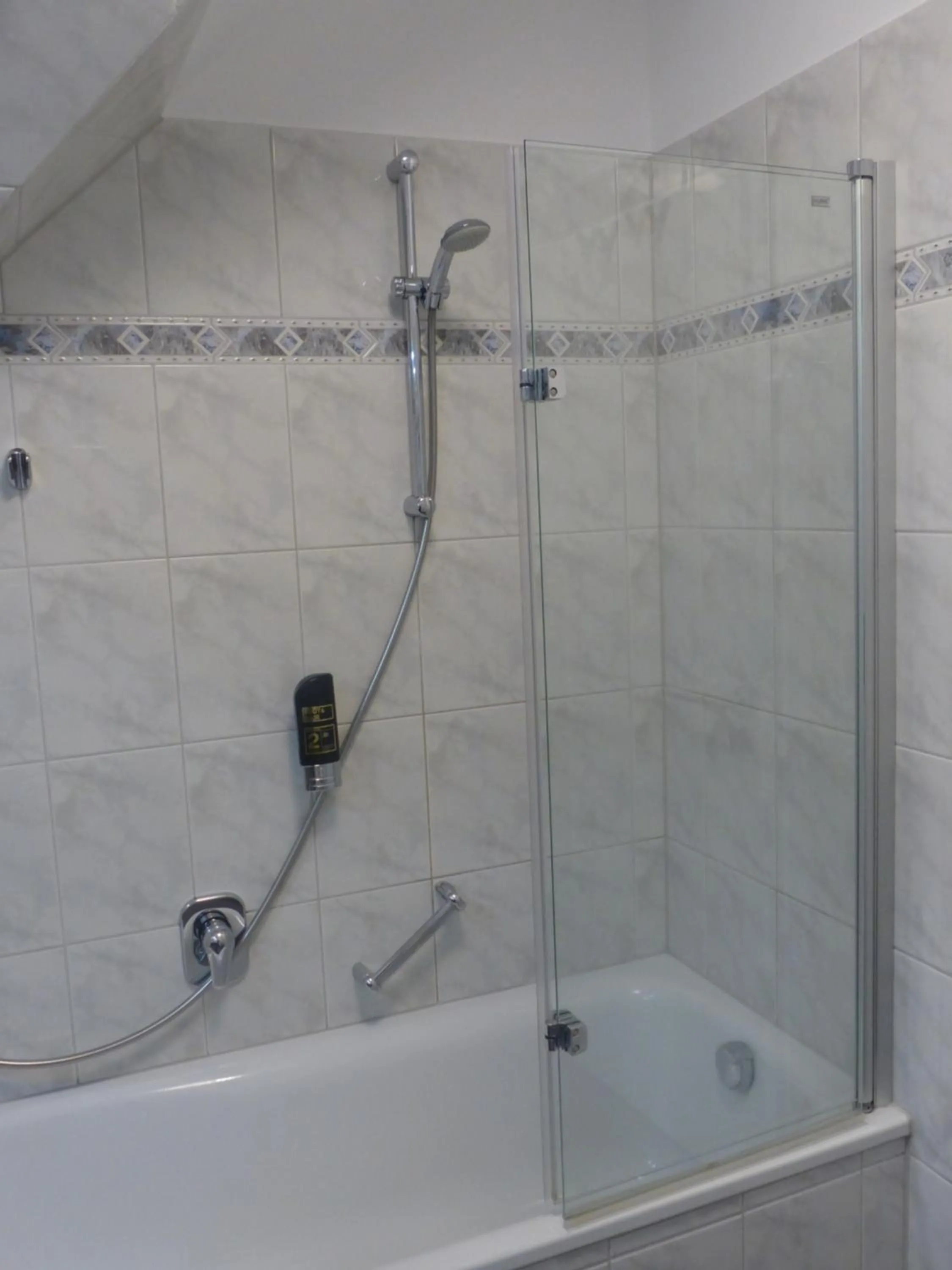 Shower in Strand-Hotel