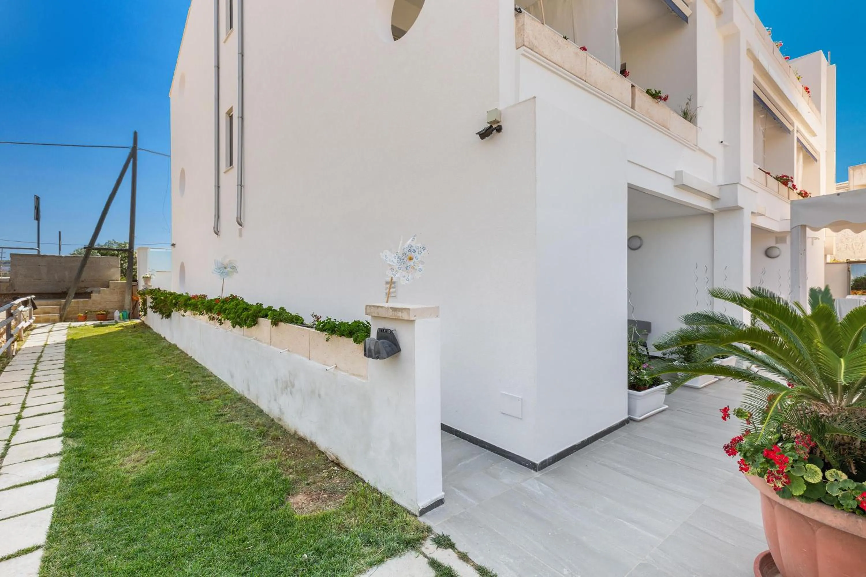 Facade/entrance in Maresidence - il Residence sul mare a Torre Pali