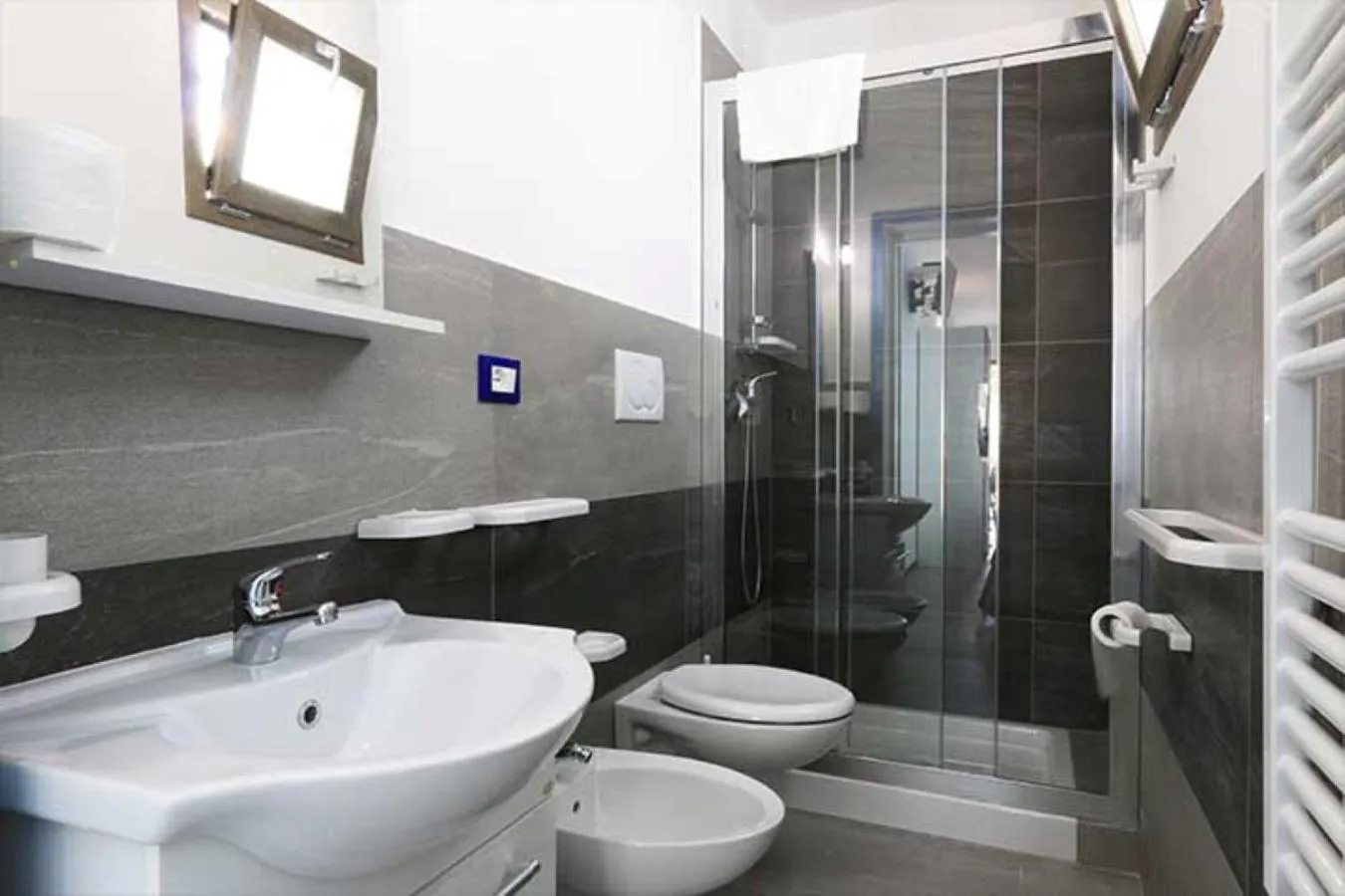 Bathroom in Maresidence - il Residence sul mare a Torre Pali