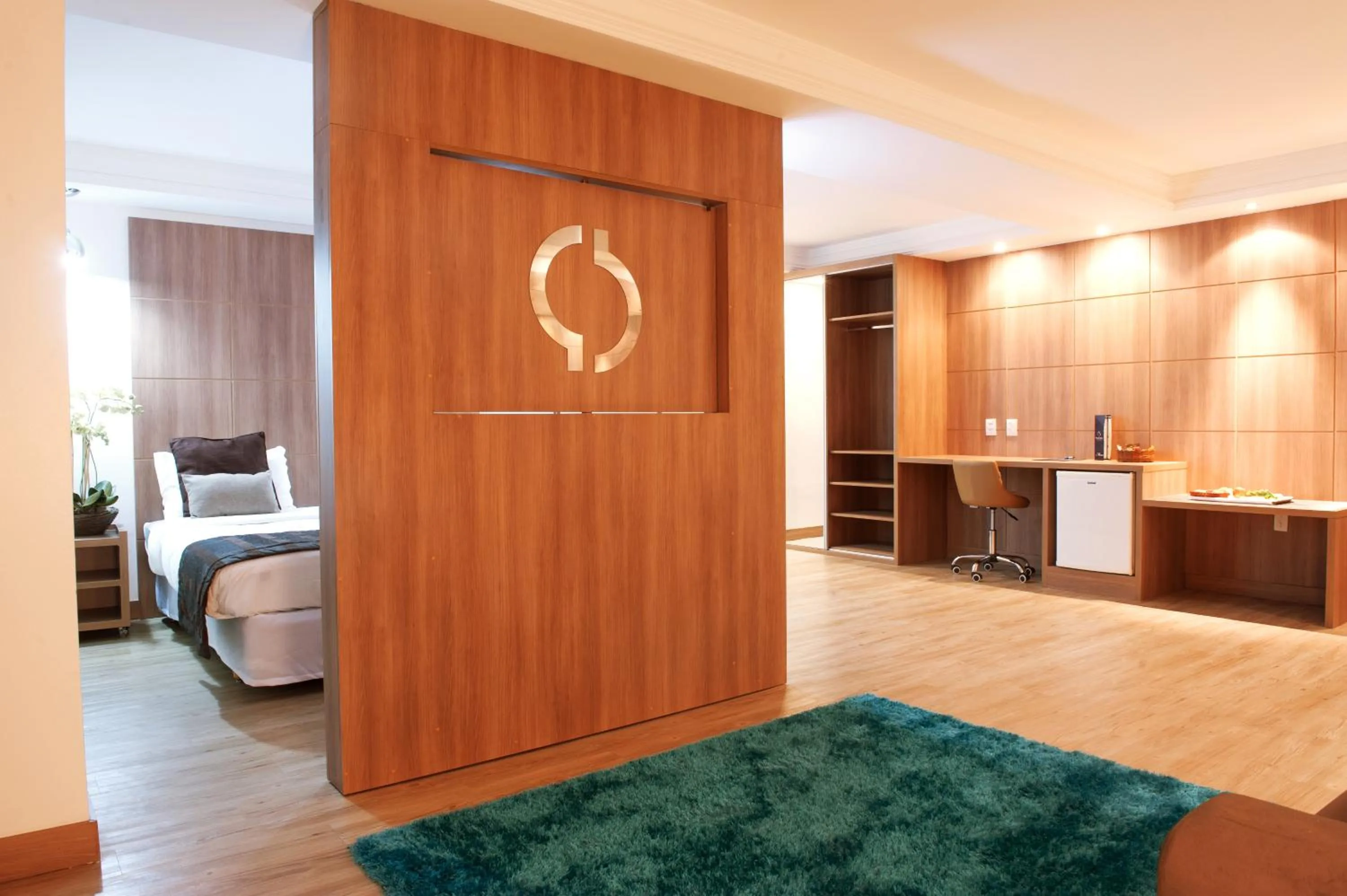 Living room, Bed in Planalto Bittar Hotel e Eventos