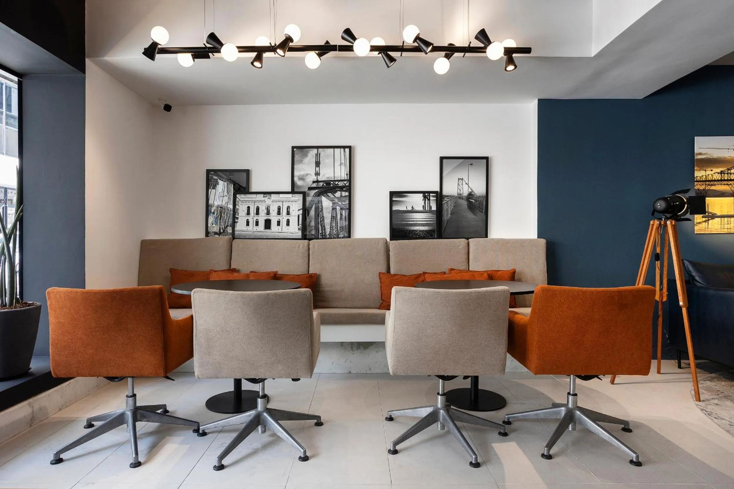 Communal lounge/ TV room in Valerim Florianópolis