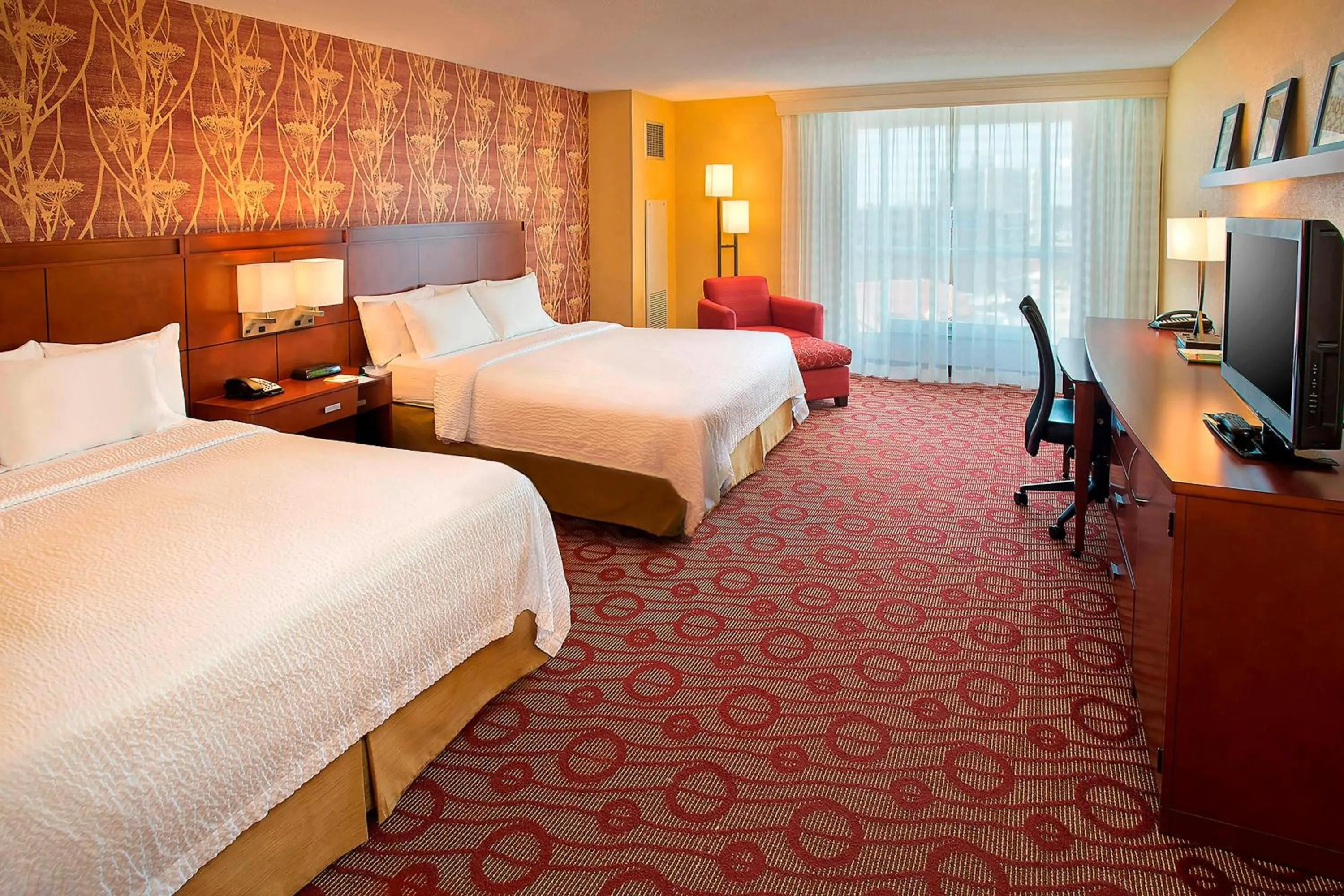 Photo of the whole room, Bed in Courtyard by Marriott Niagara Falls