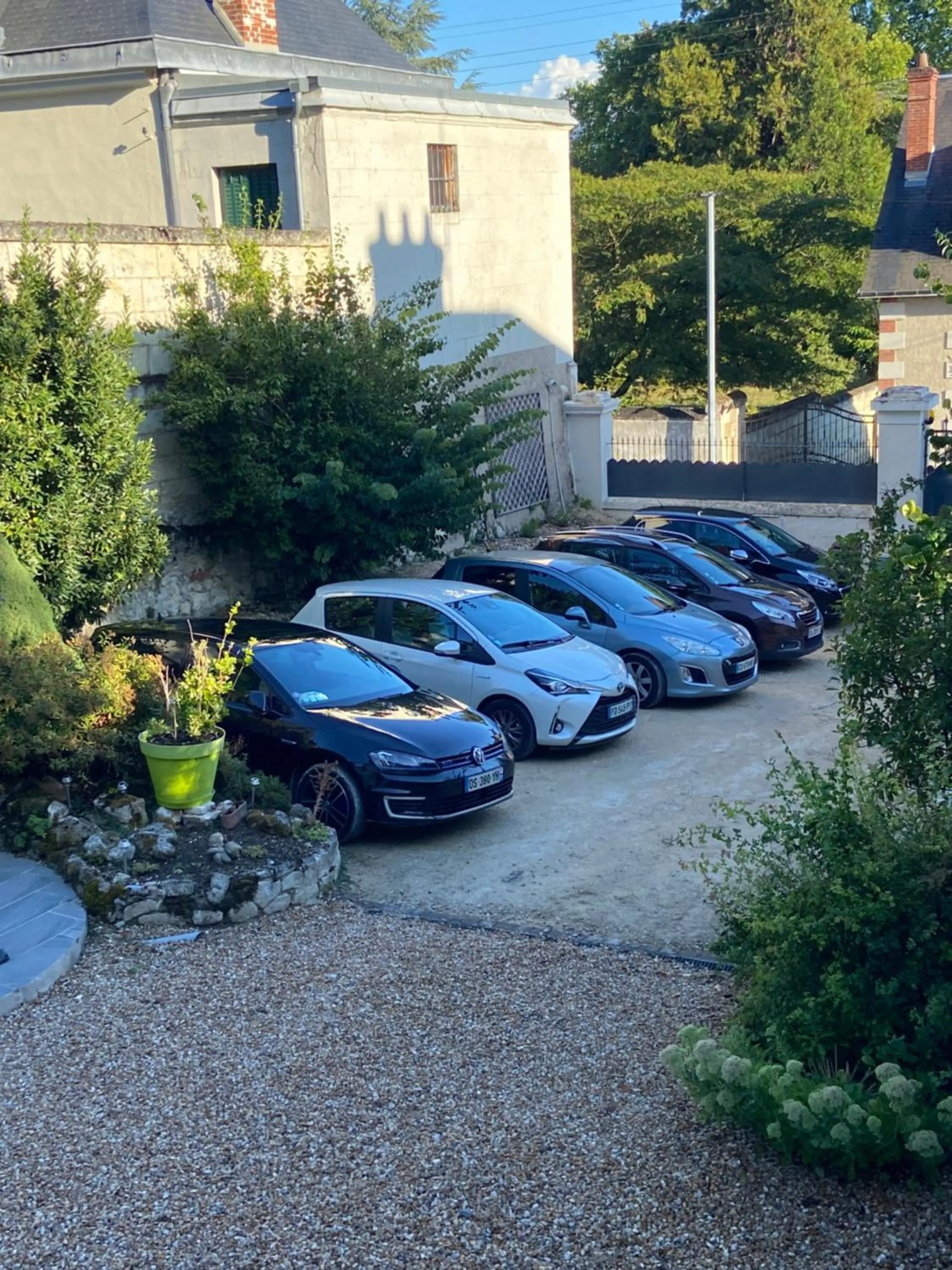 Parking in Les Rives du Cher - Chambres d'hôtes