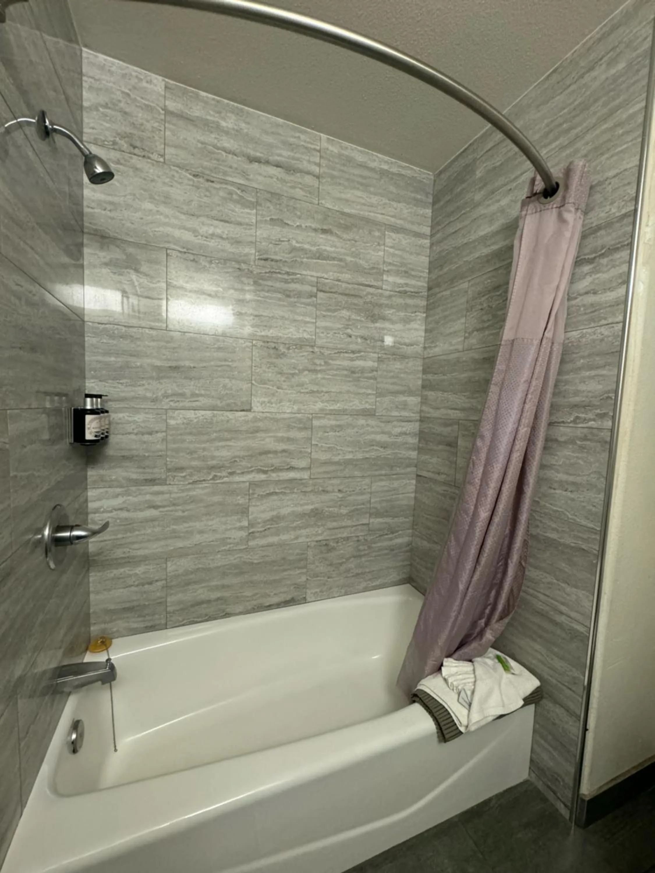 Bathroom in Fisherman's Cove Inn