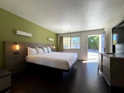 Fisherman's Cove Inn