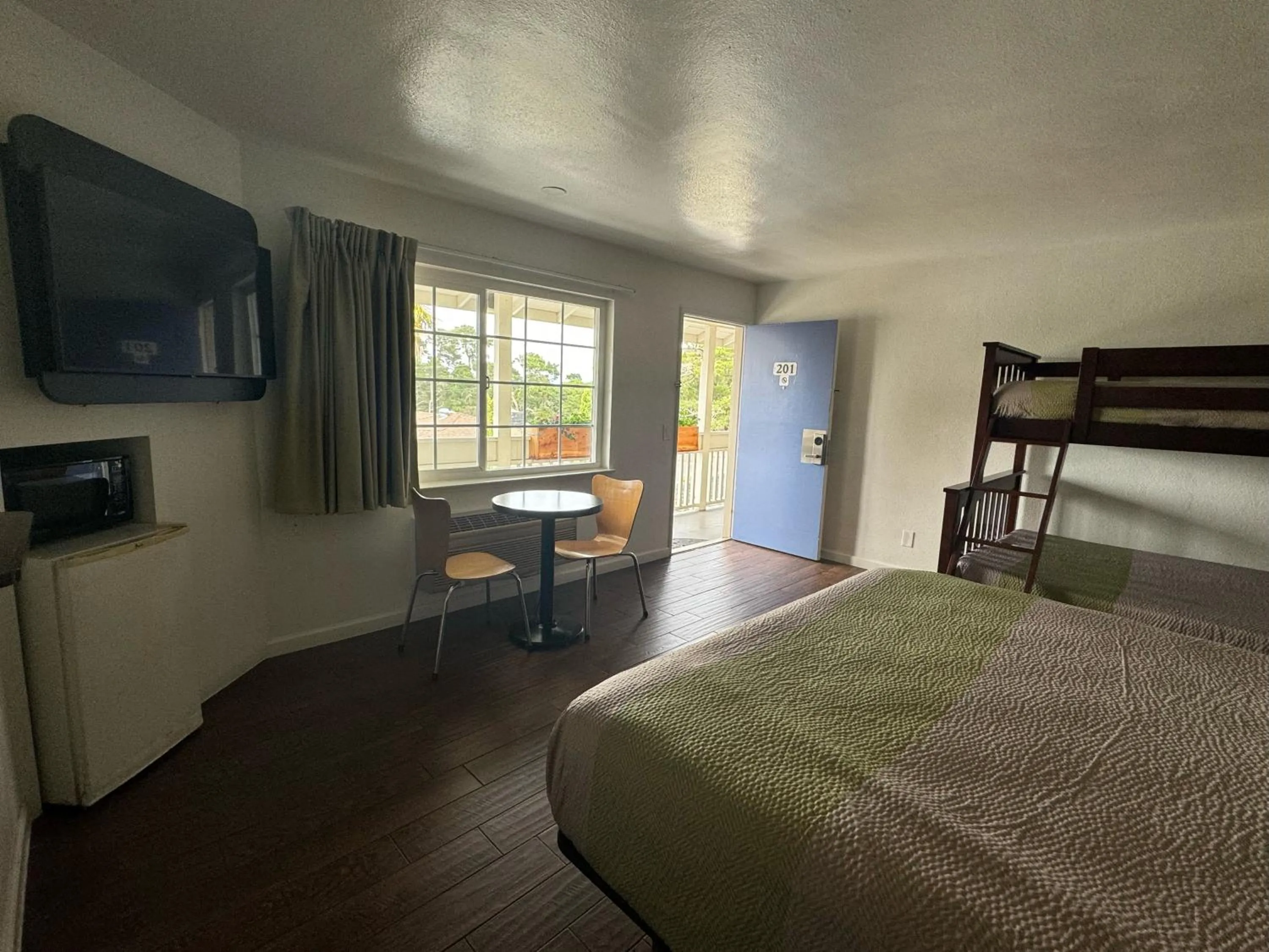 TV and multimedia, Bed in Fisherman's Cove Inn