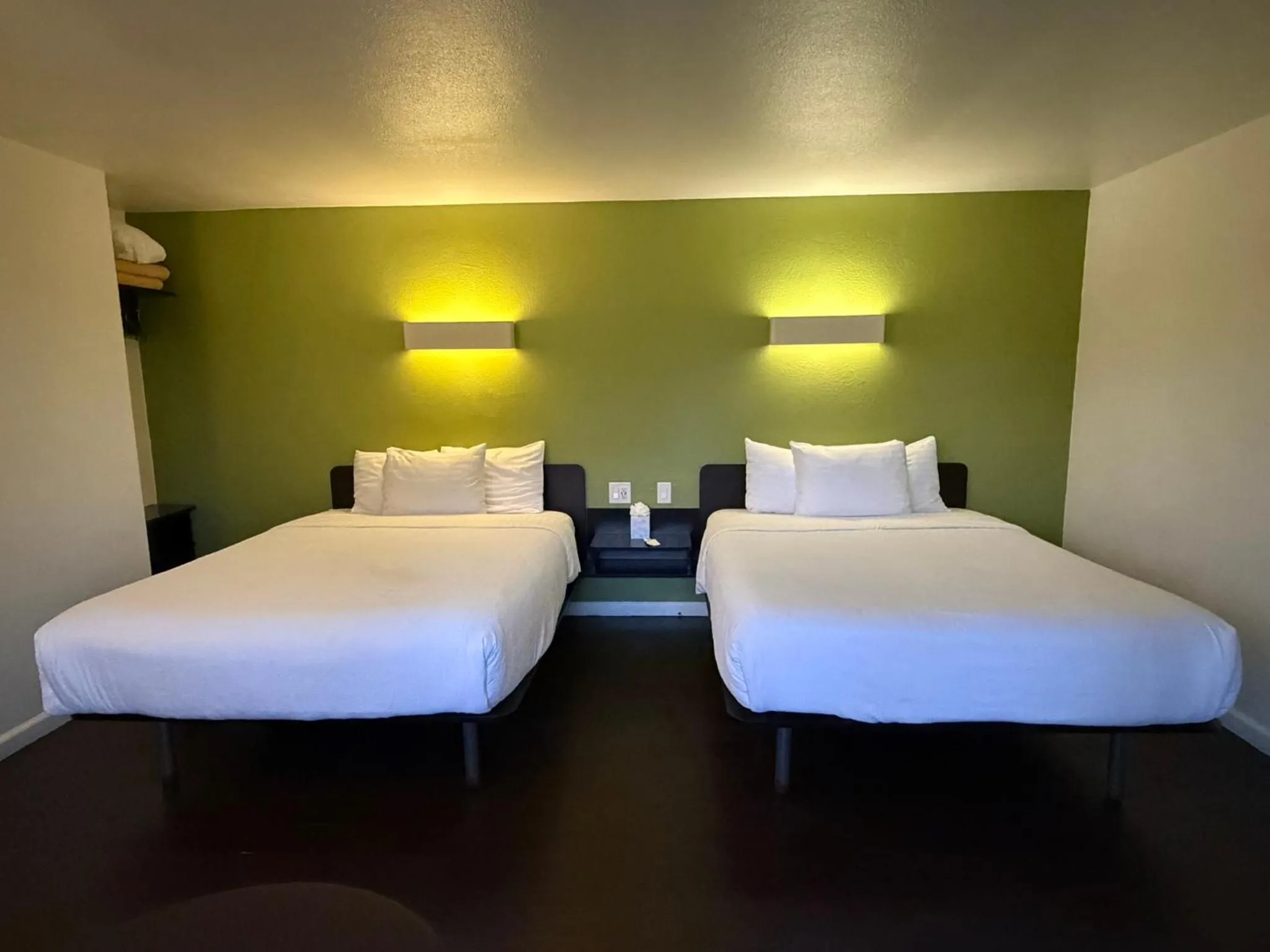 Bed in Fisherman's Cove Inn