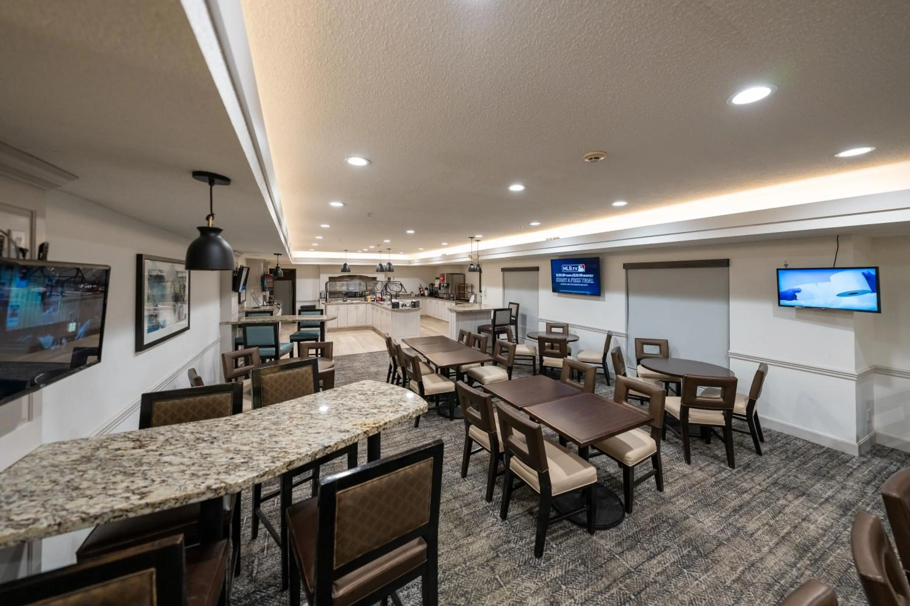 Breakfast in Staybridge Suites Columbia-Highway 63 & I-70 by IHG