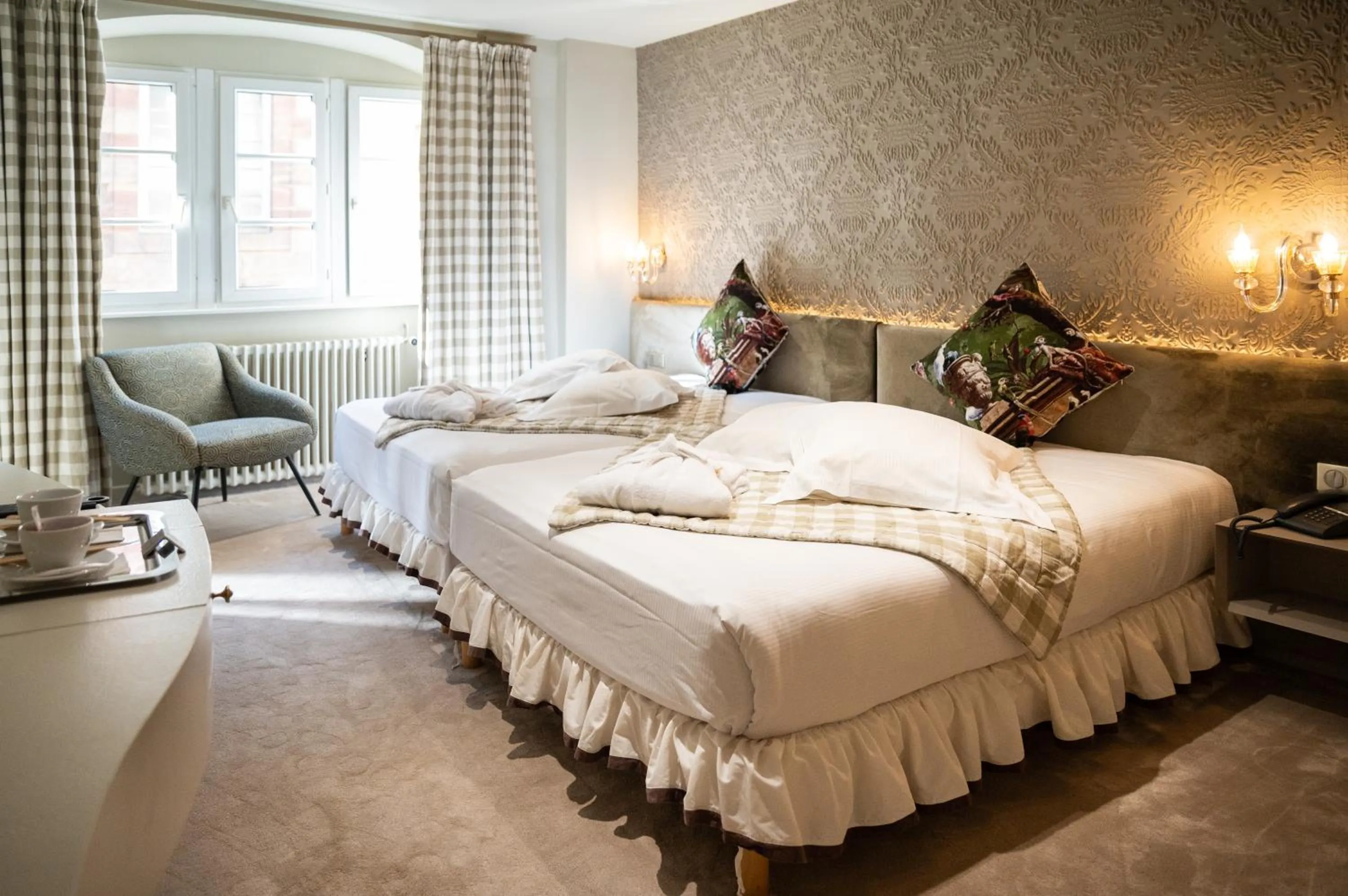 Photo of the whole room, Bed in Hotel Suisse