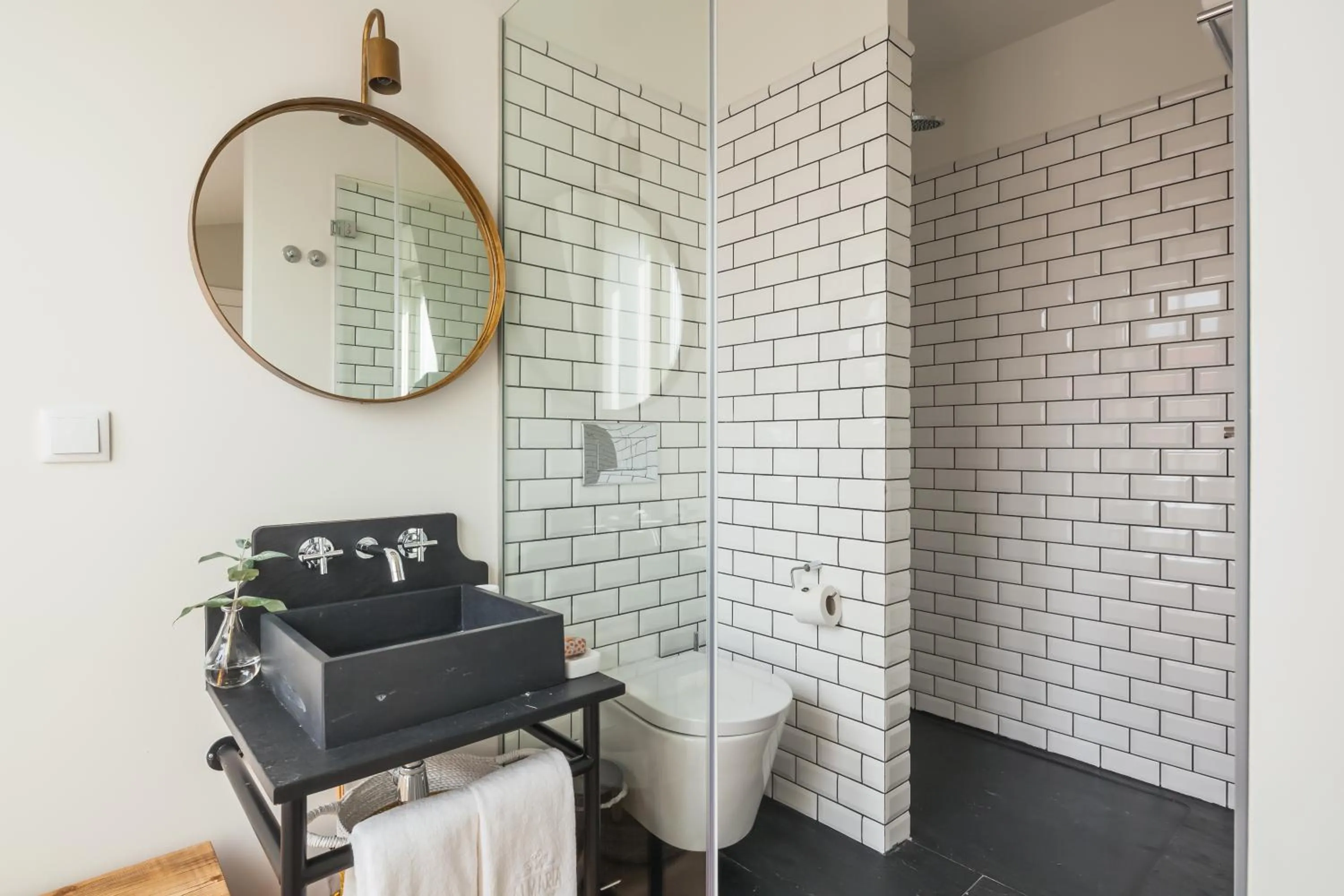 Toilet in Almaria - Ex Libris Apartments | Chiado