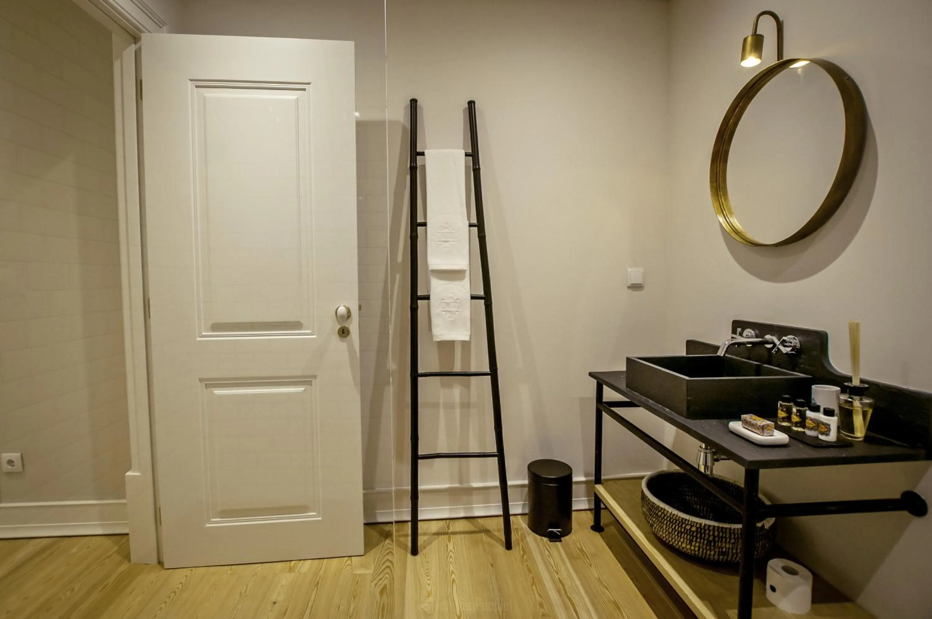 Bathroom in Almaria - Ex Libris Apartments | Chiado