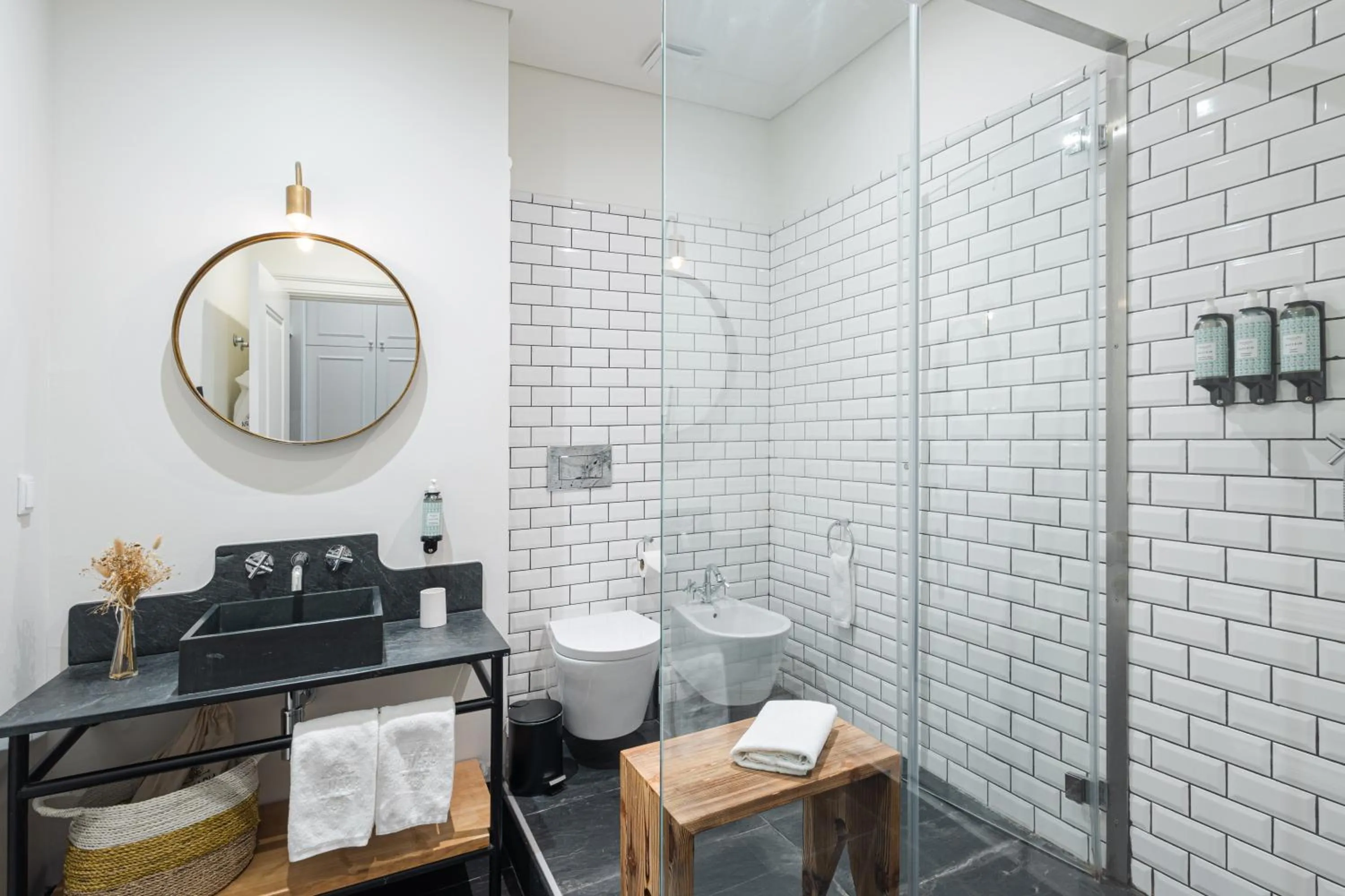 Bathroom in Almaria - Ex Libris Apartments | Chiado