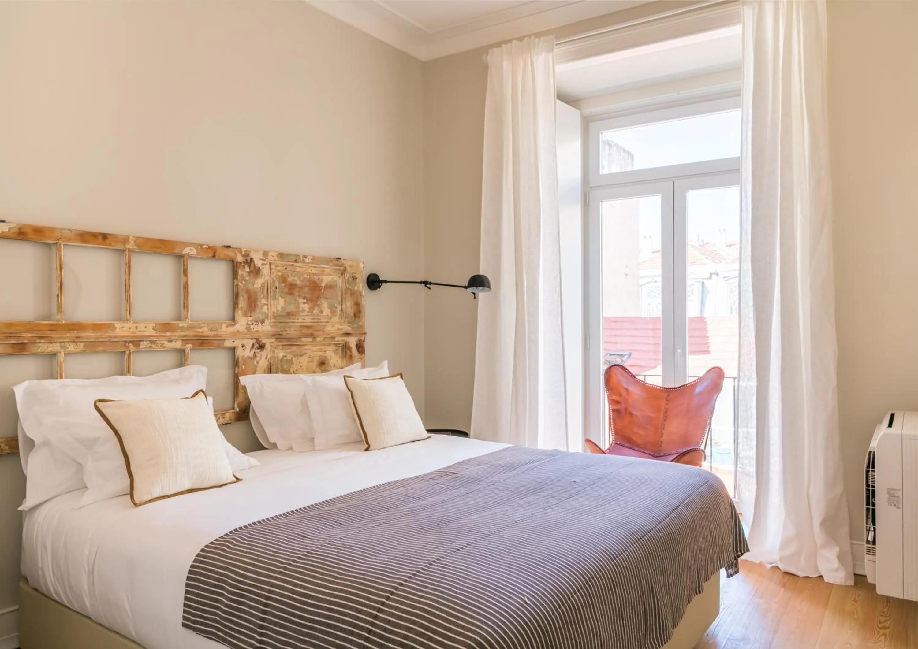 Decorative detail, Bed in Almaria - Ex Libris Apartments | Chiado