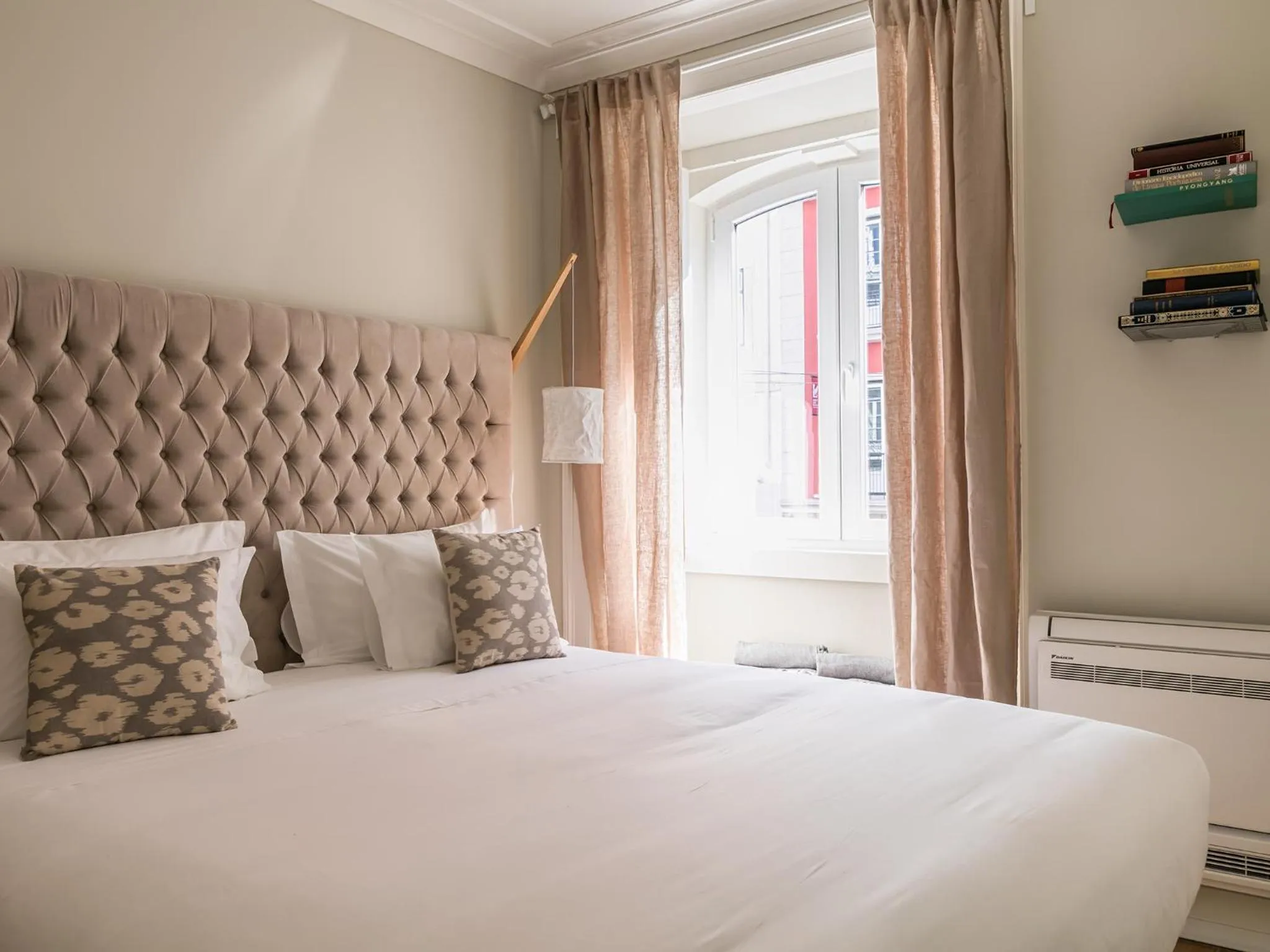 Bedroom, Bed in Almaria - Ex Libris Apartments | Chiado