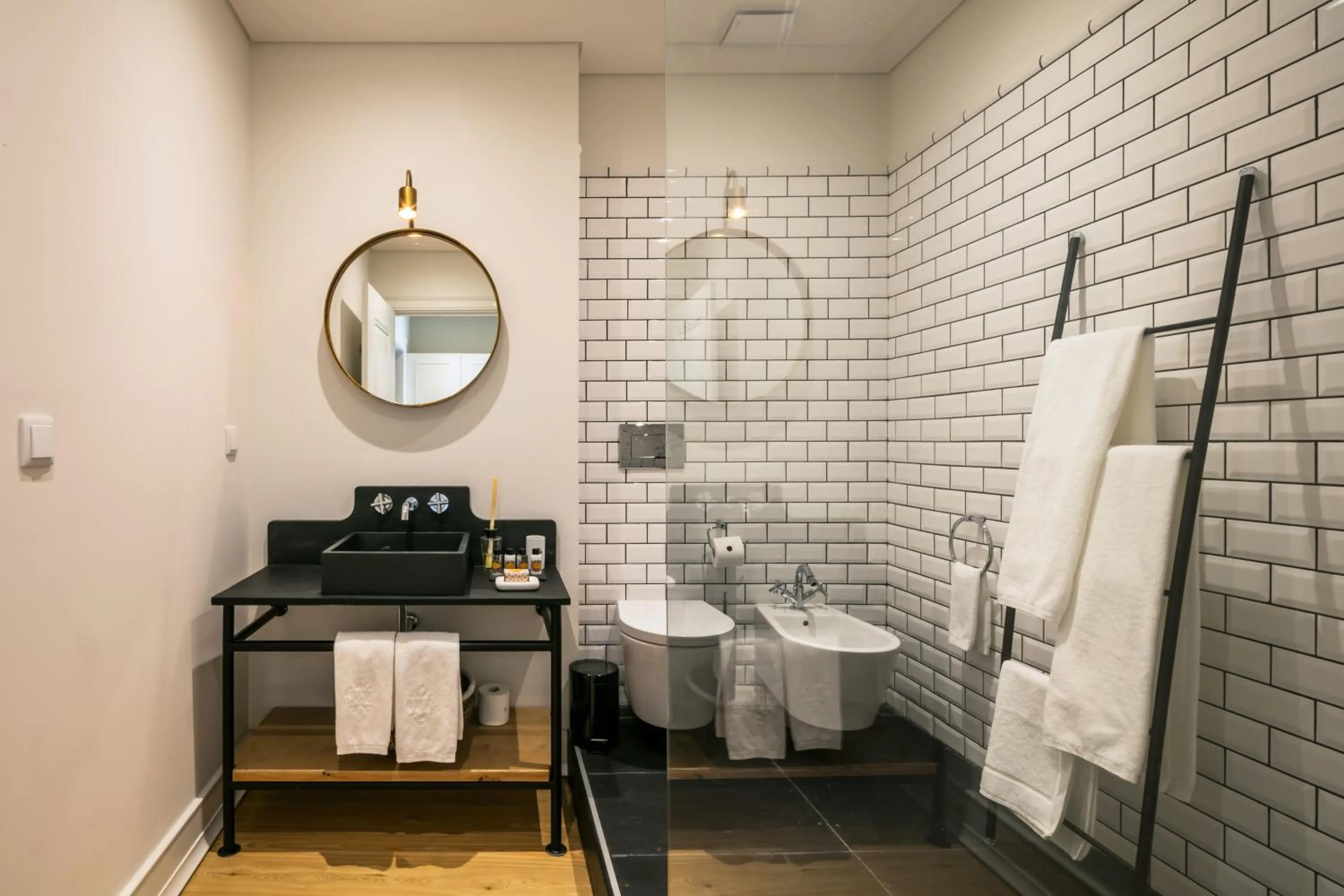 Bathroom in Almaria - Ex Libris Apartments | Chiado