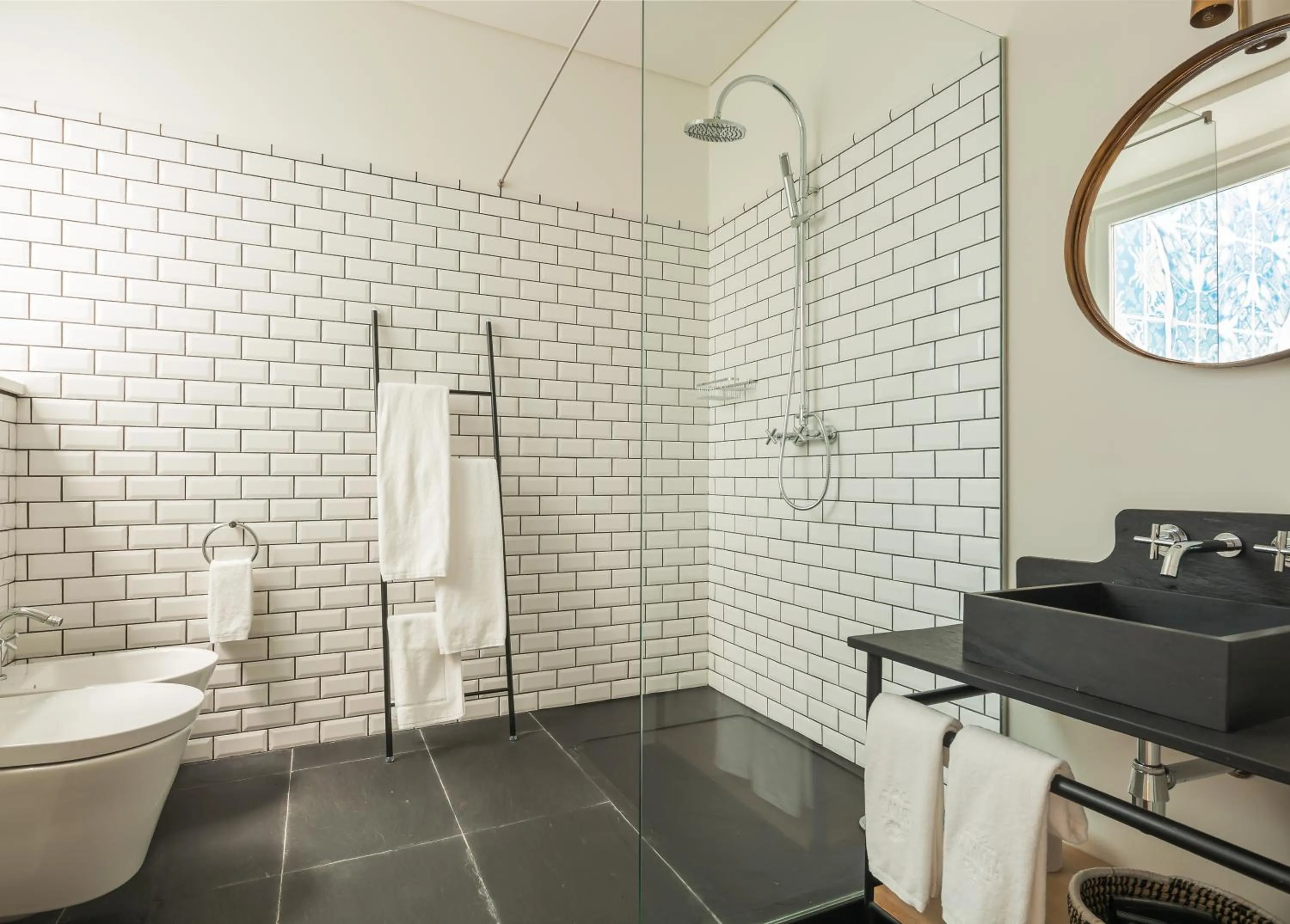 Bathroom in Almaria - Ex Libris Apartments | Chiado