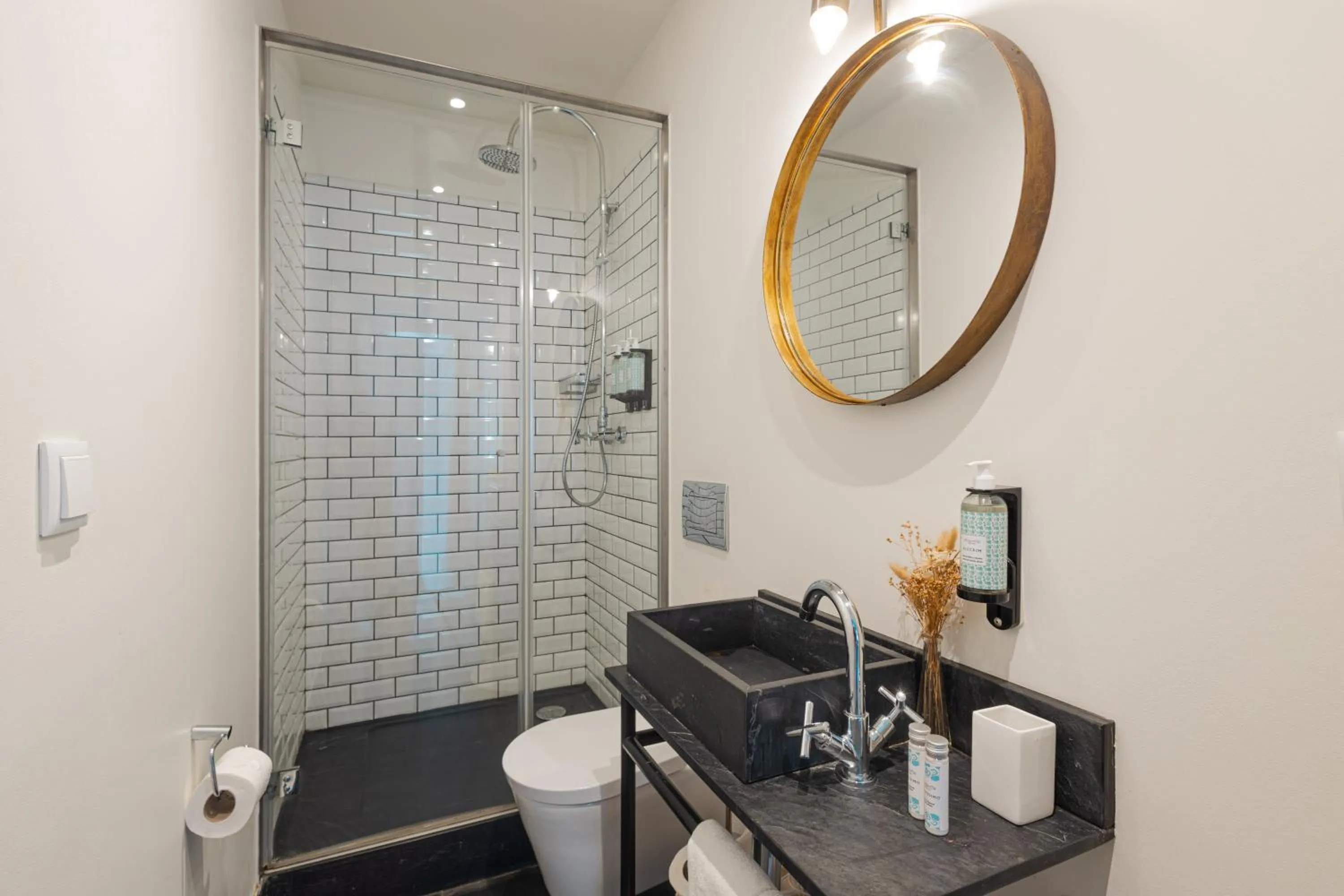 Bathroom in Almaria - Ex Libris Apartments | Chiado