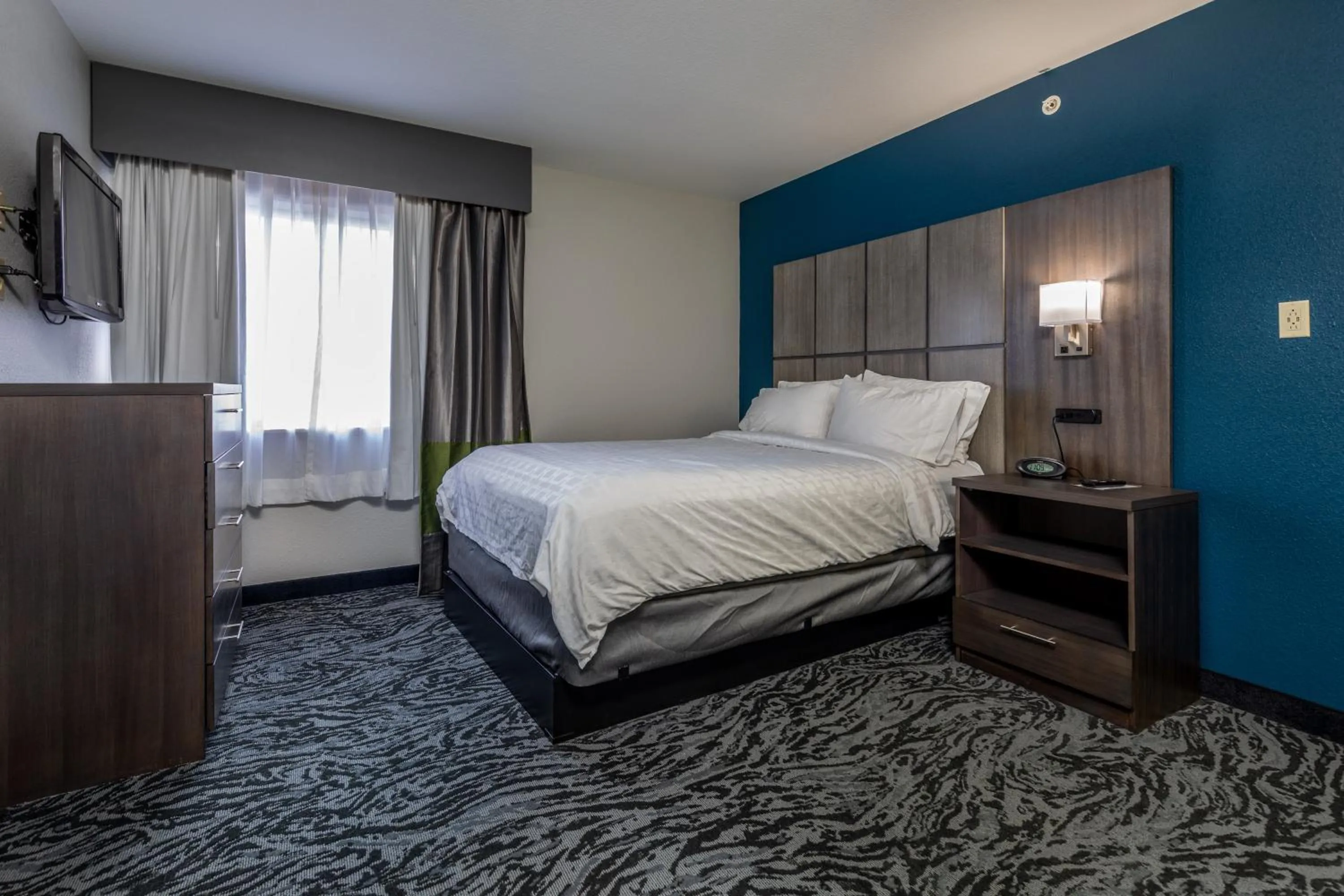 Bedroom, Bed in Candlewood Suites Knoxville Airport-Alcoa by IHG