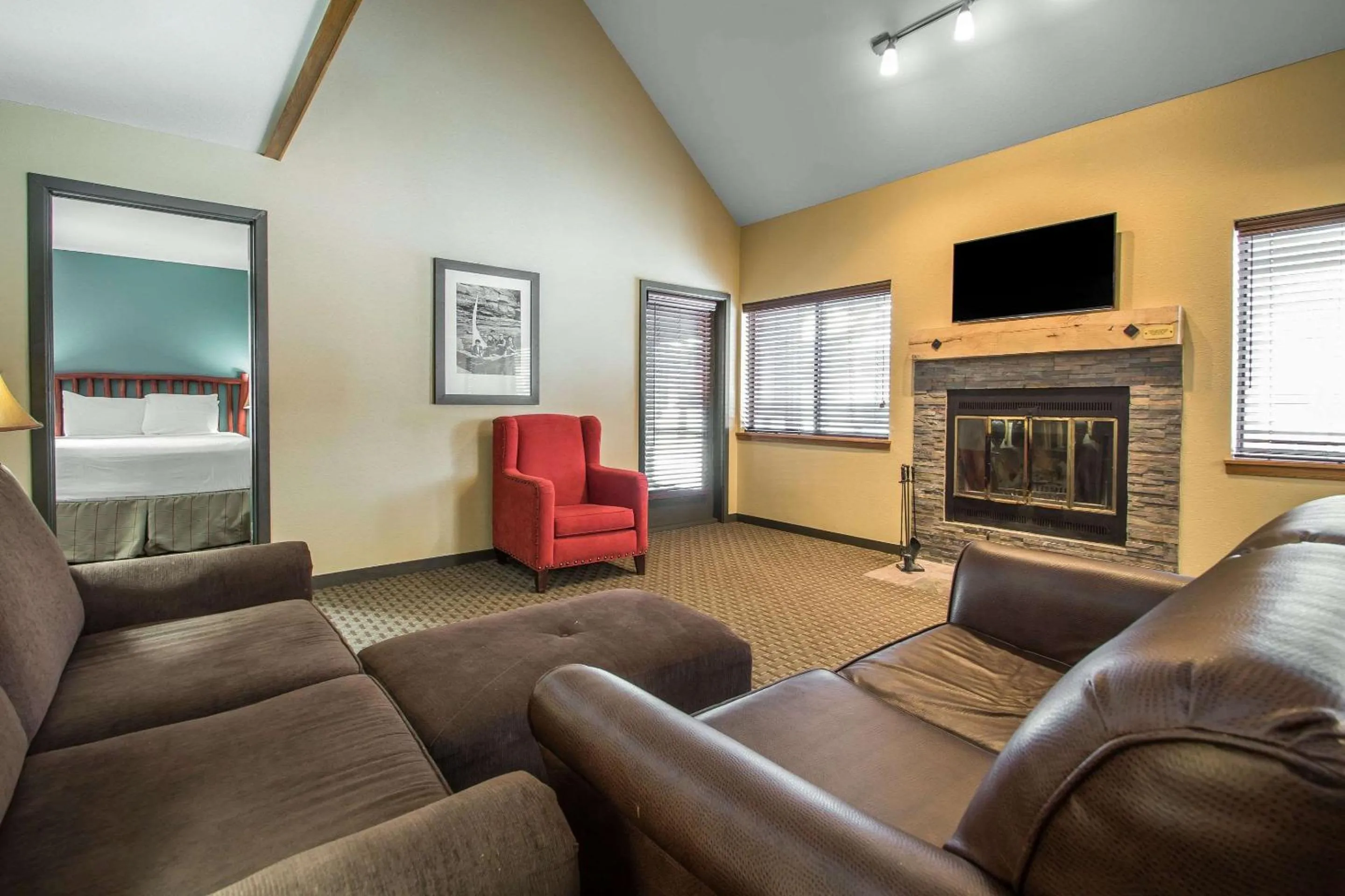 TV and multimedia in Bluegreen Vacations Christmas Mountain Village, an Ascend Collection Resort