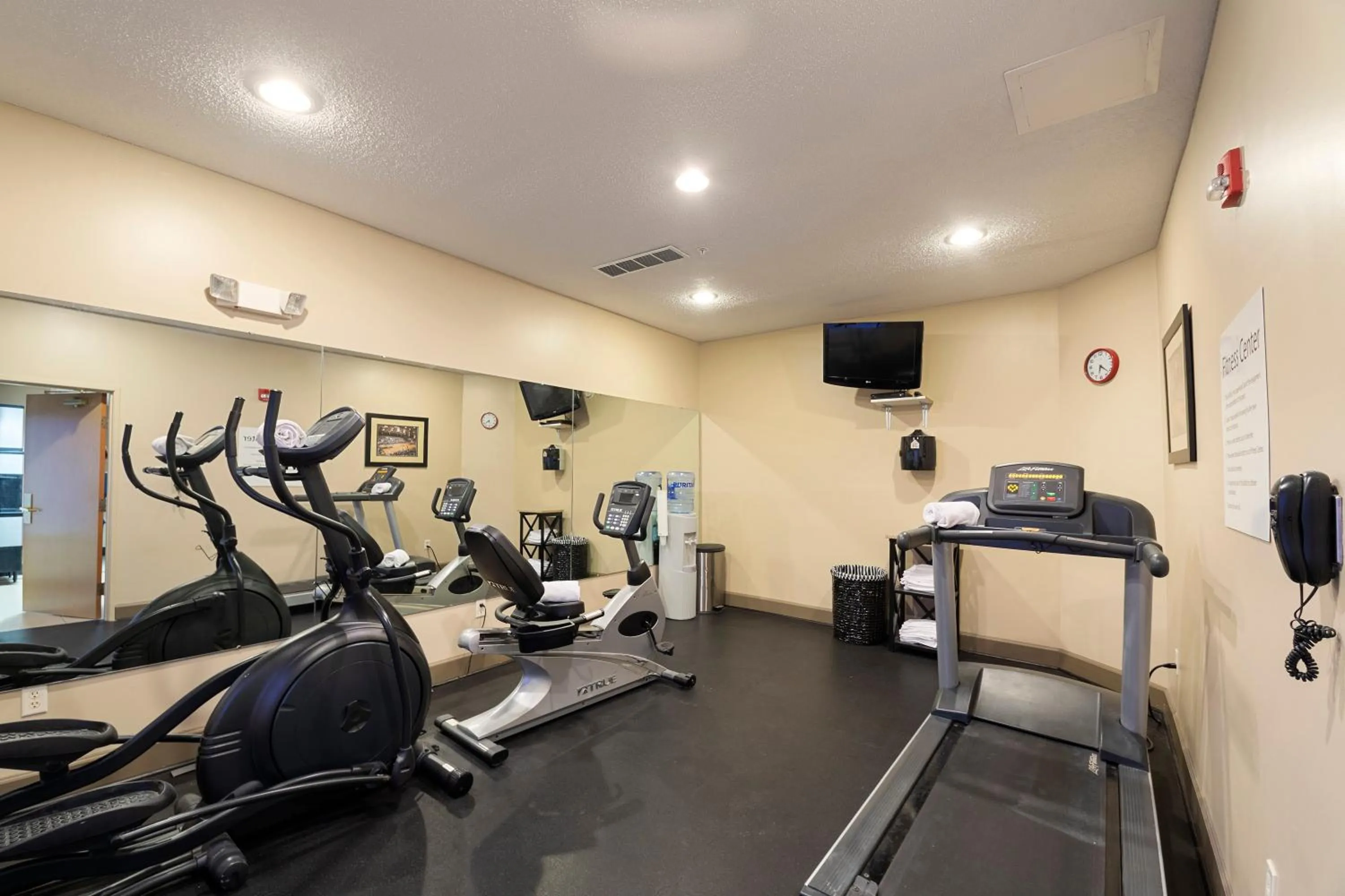 Spa and wellness centre/facilities in Holiday Inn Express Bloomington West by IHG