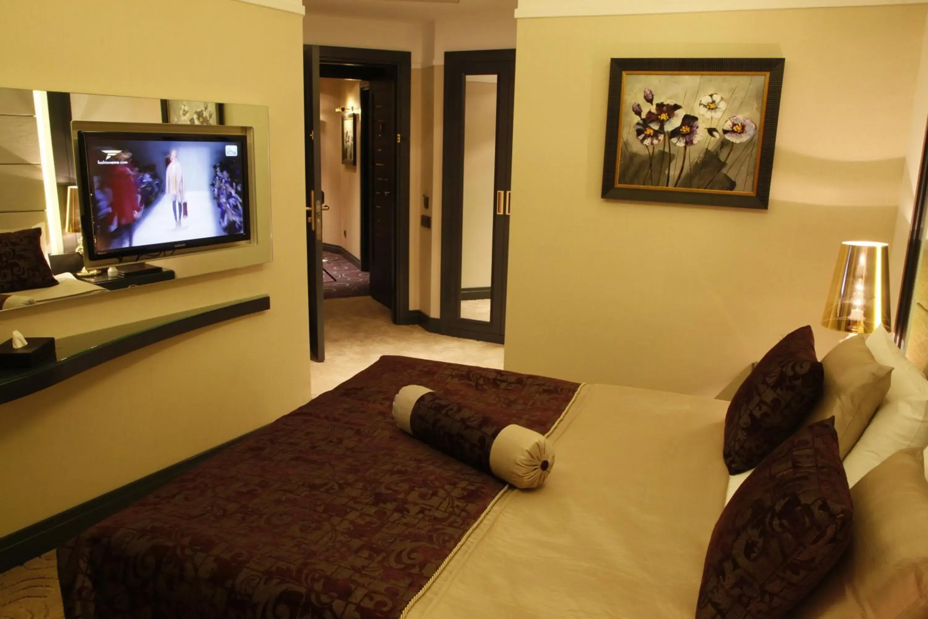 Deluxe Family Room in Mirilayon Hotel - Old Town Deluxe Family Room in Mirilayon Hotel - Old Town