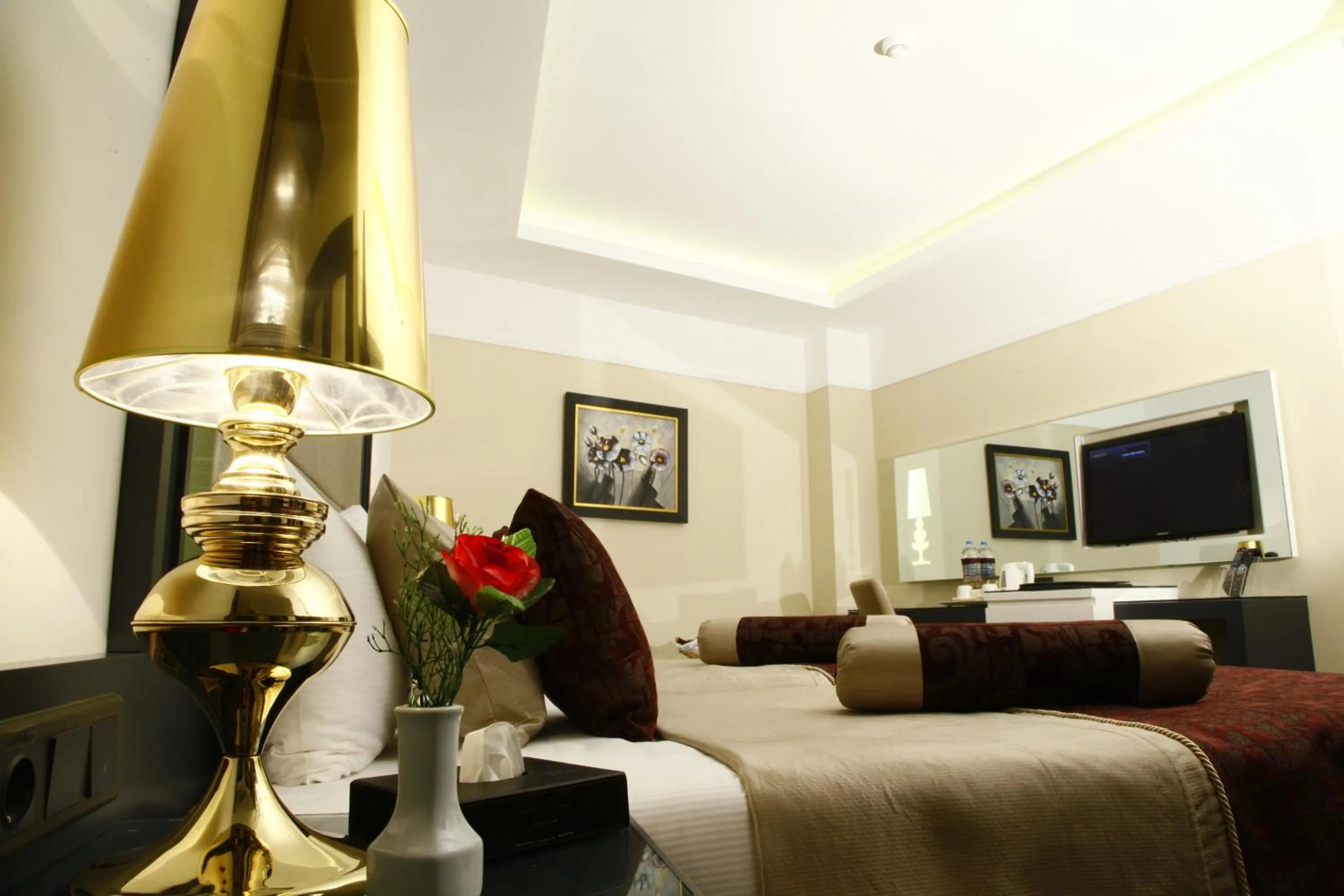 Shower in Mirilayon Hotel - Old Town