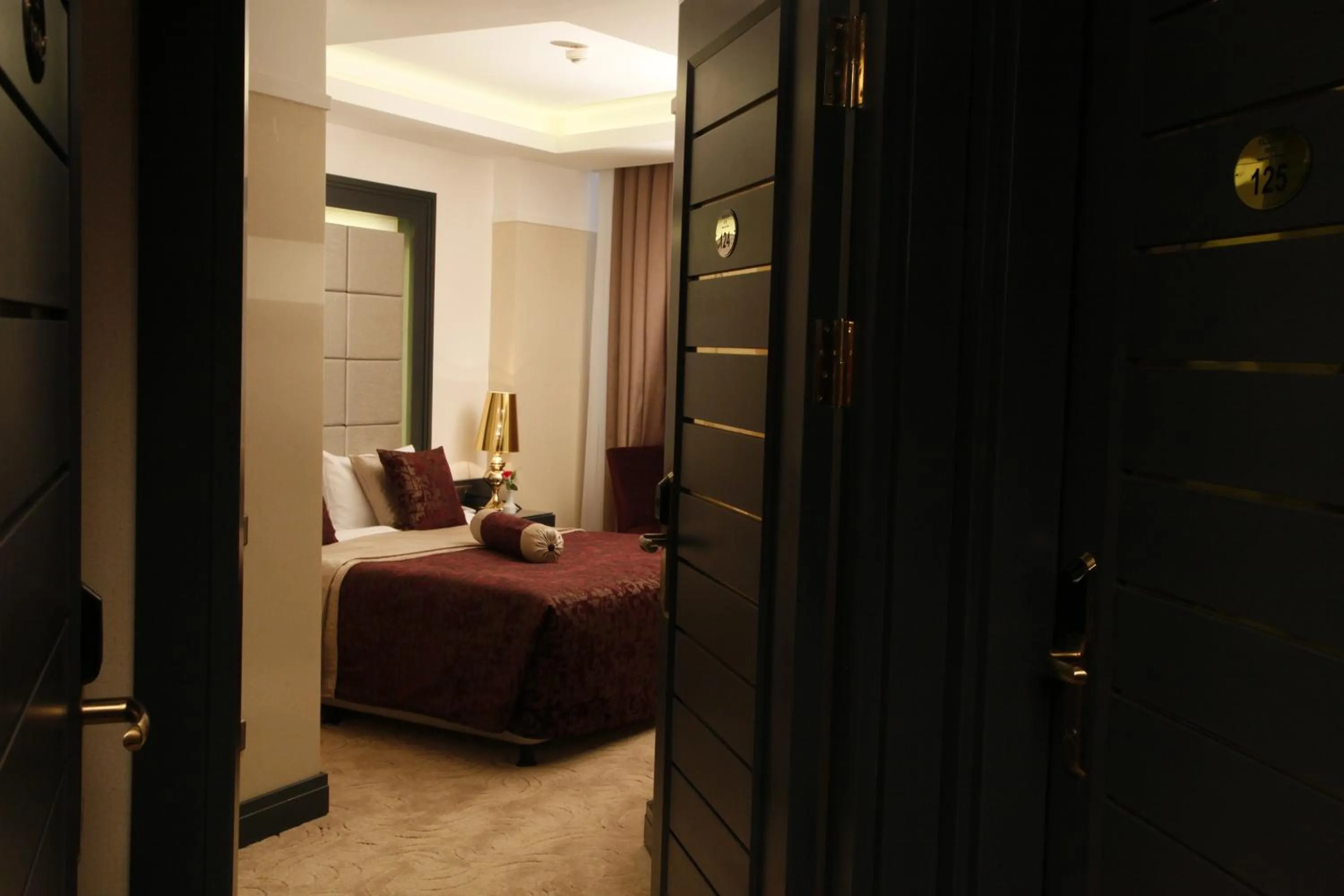 Shower in Mirilayon Hotel - Old Town