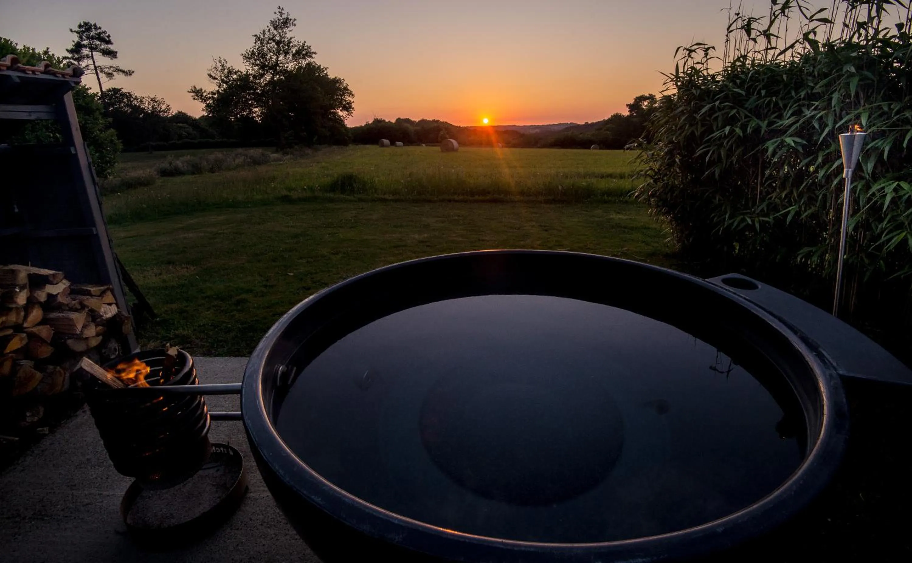 Hot Spring Bath in La Petite Couronne, Ecolodge & Lofts