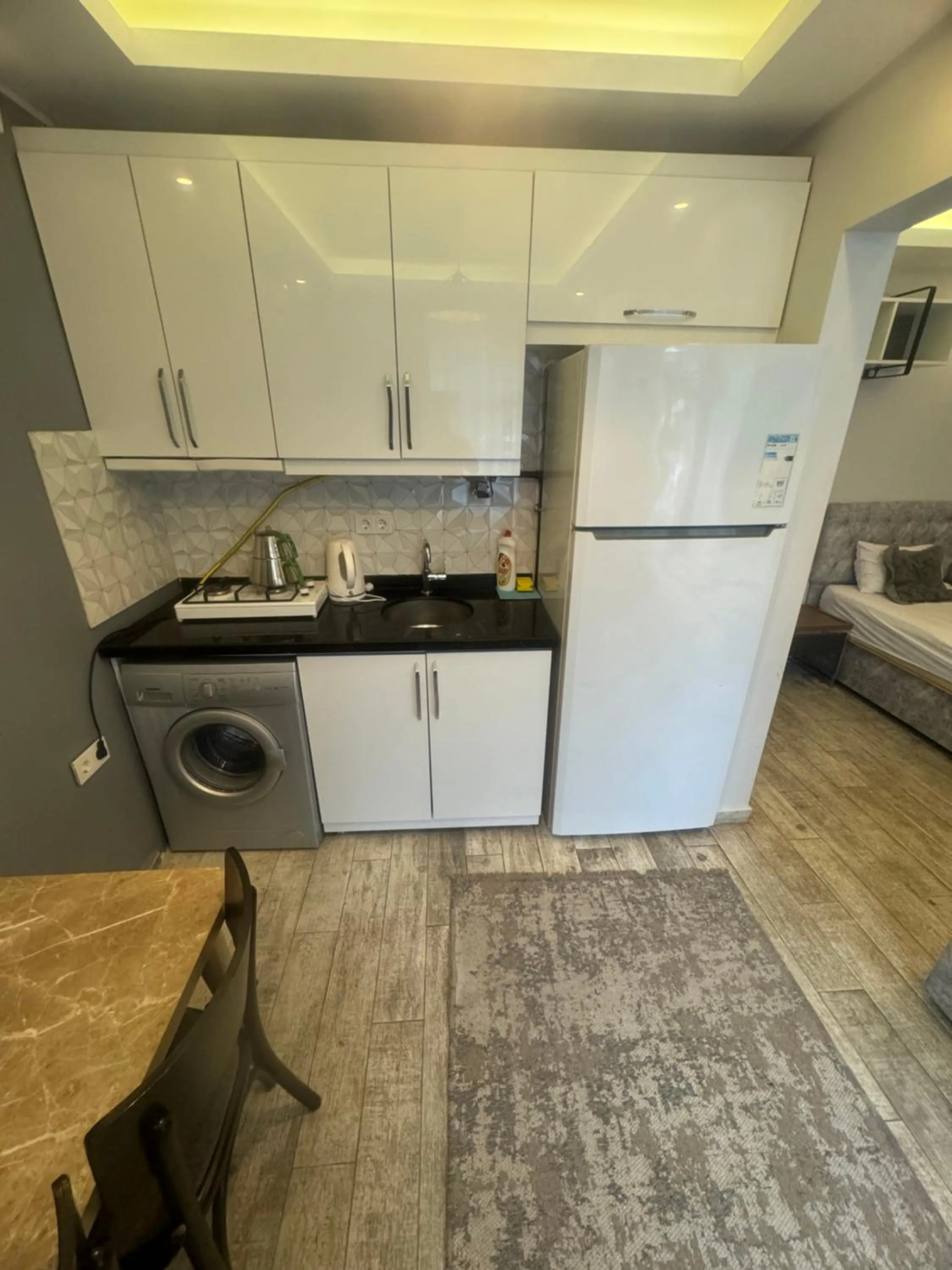 Kitchen or kitchenette in Arat Apartments