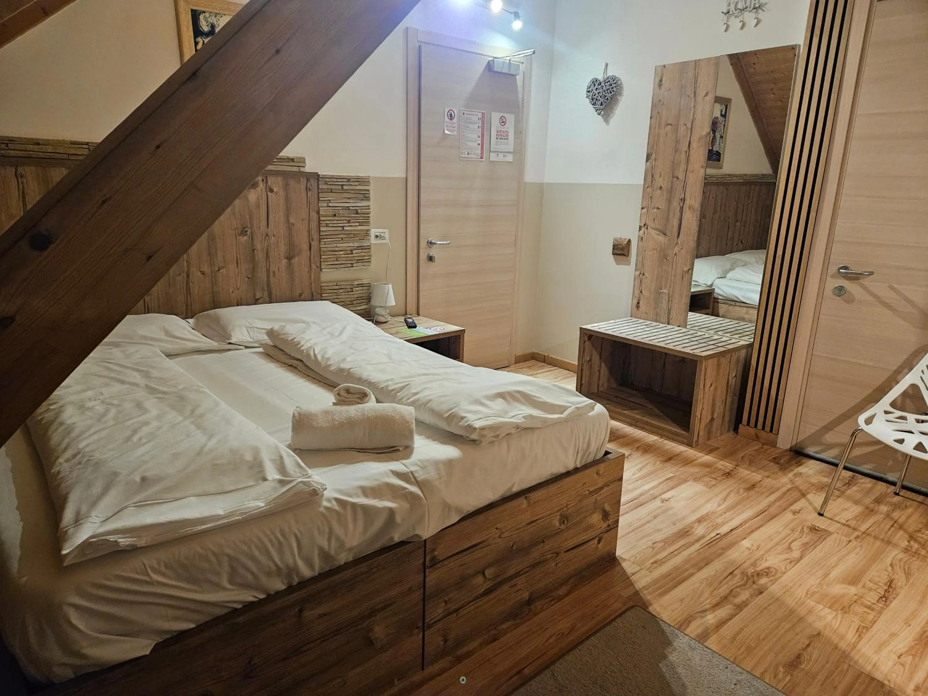 Photo of the whole room, Bed in Hotel Tarvisio Four Seasons