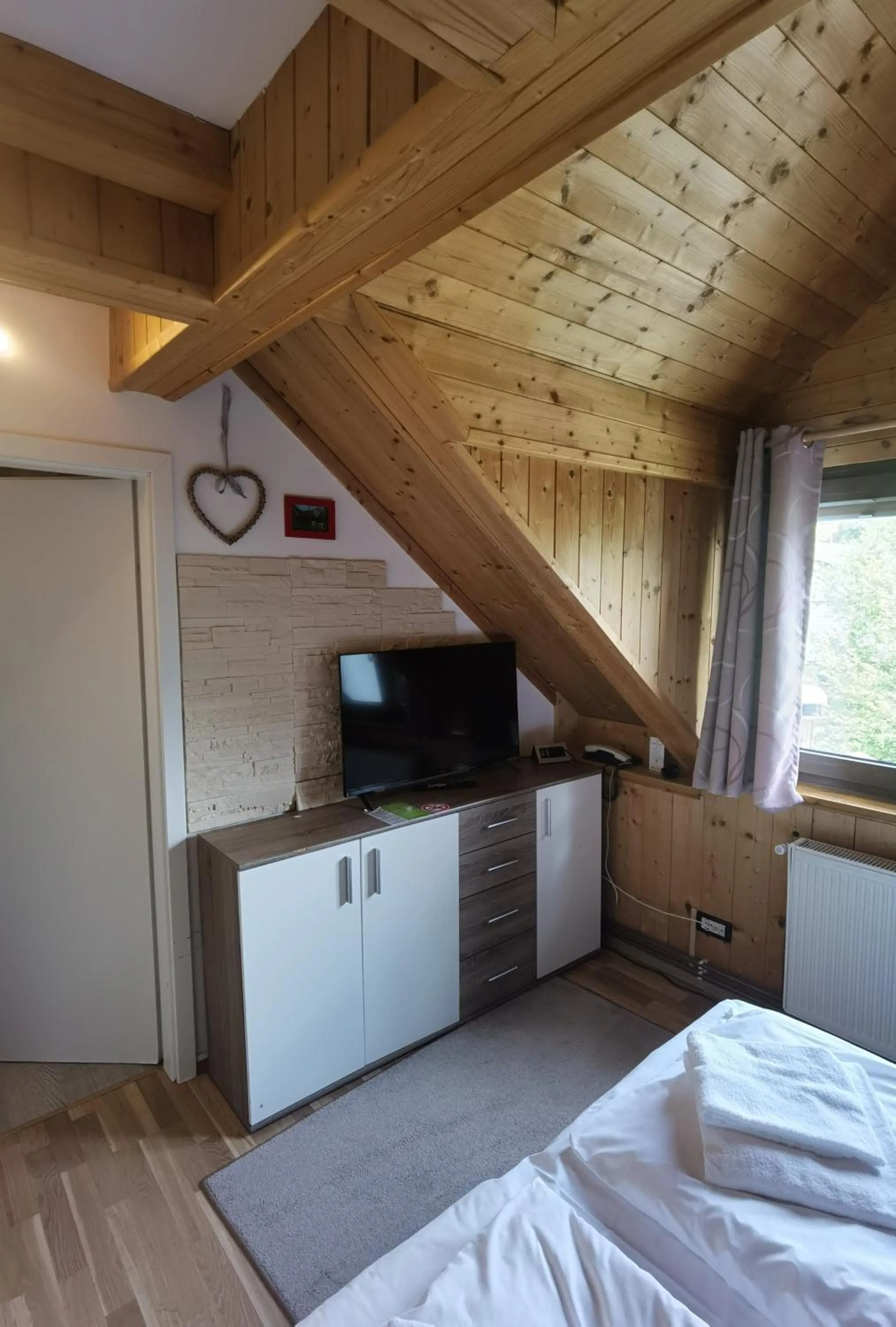 TV and multimedia, Bed in Hotel Tarvisio Four Seasons