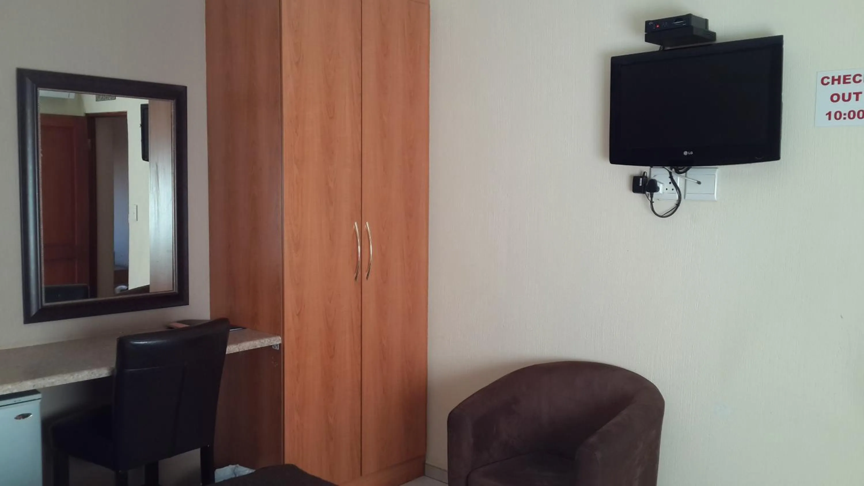 TV and multimedia in The Cedars Bed and Breakfast