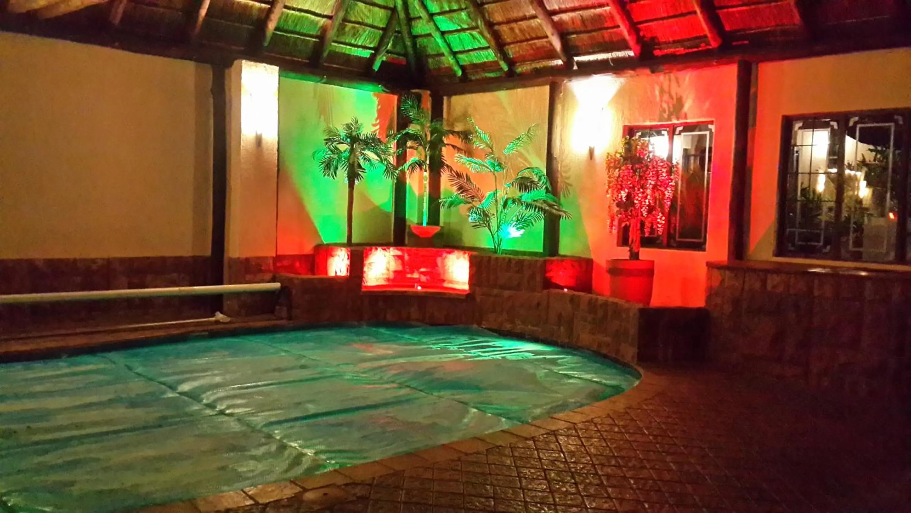 Swimming pool in The Cedars Bed and Breakfast