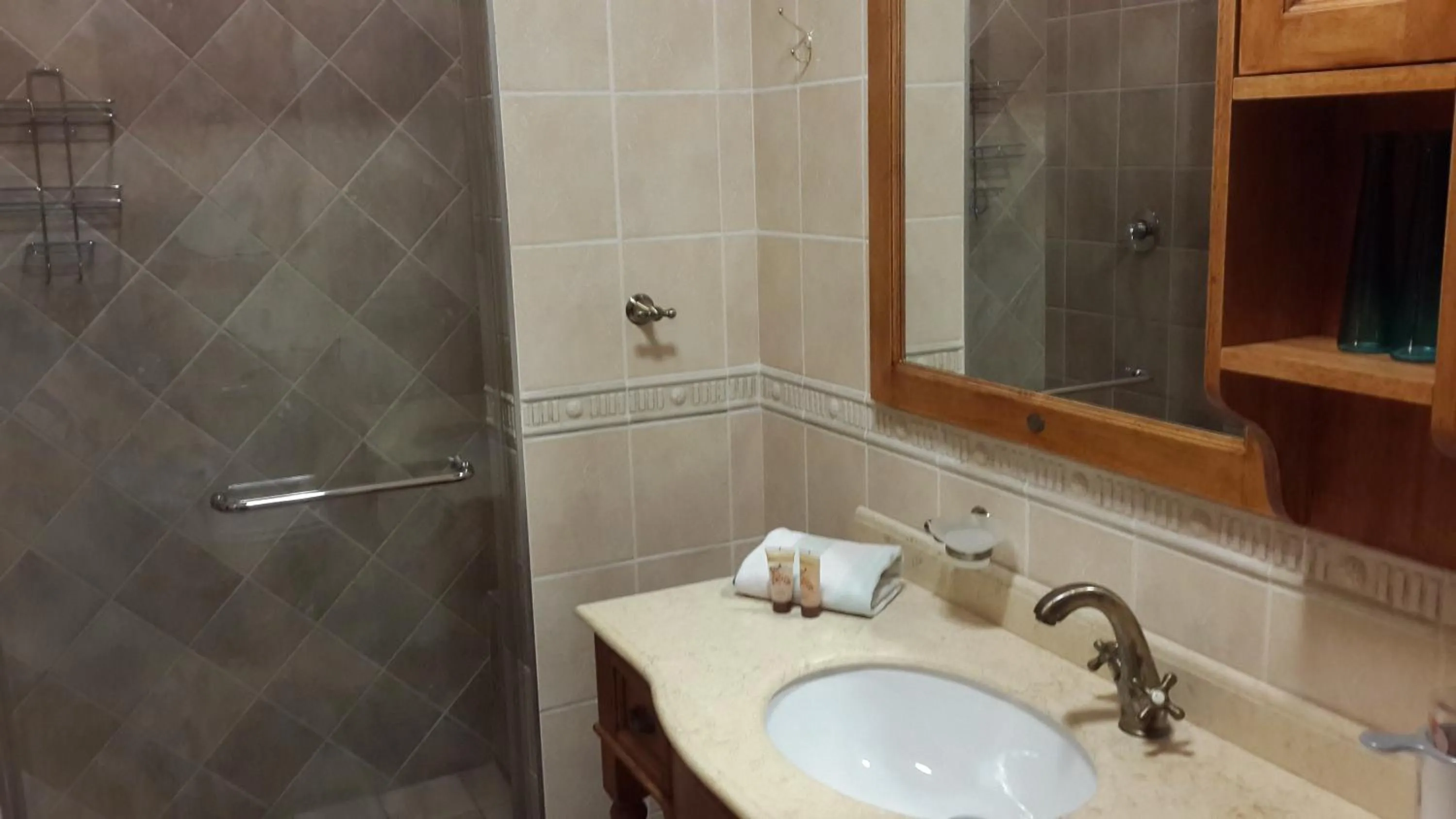 Bathroom in The Cedars Bed and Breakfast