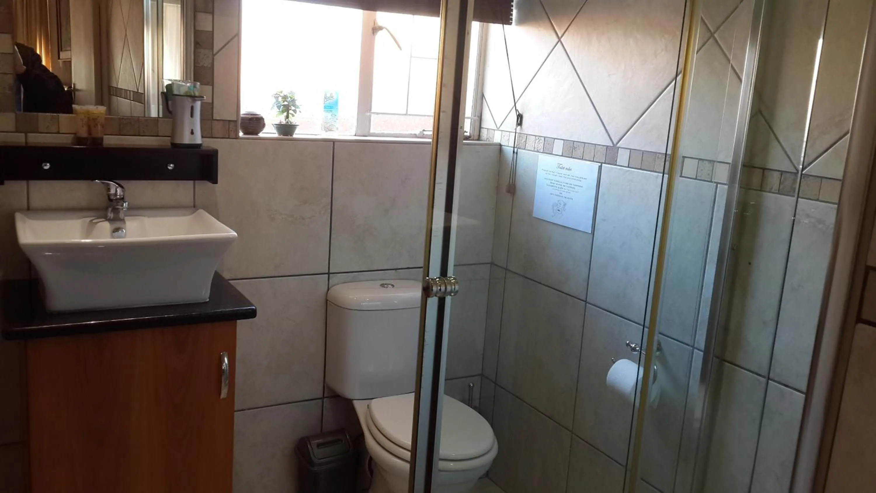 Bathroom in The Cedars Bed and Breakfast