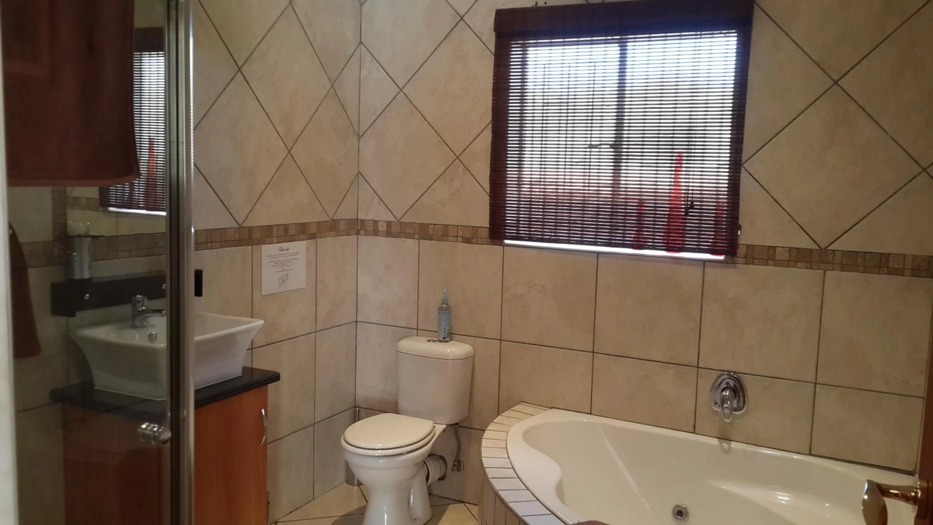 Bathroom in The Cedars Bed and Breakfast