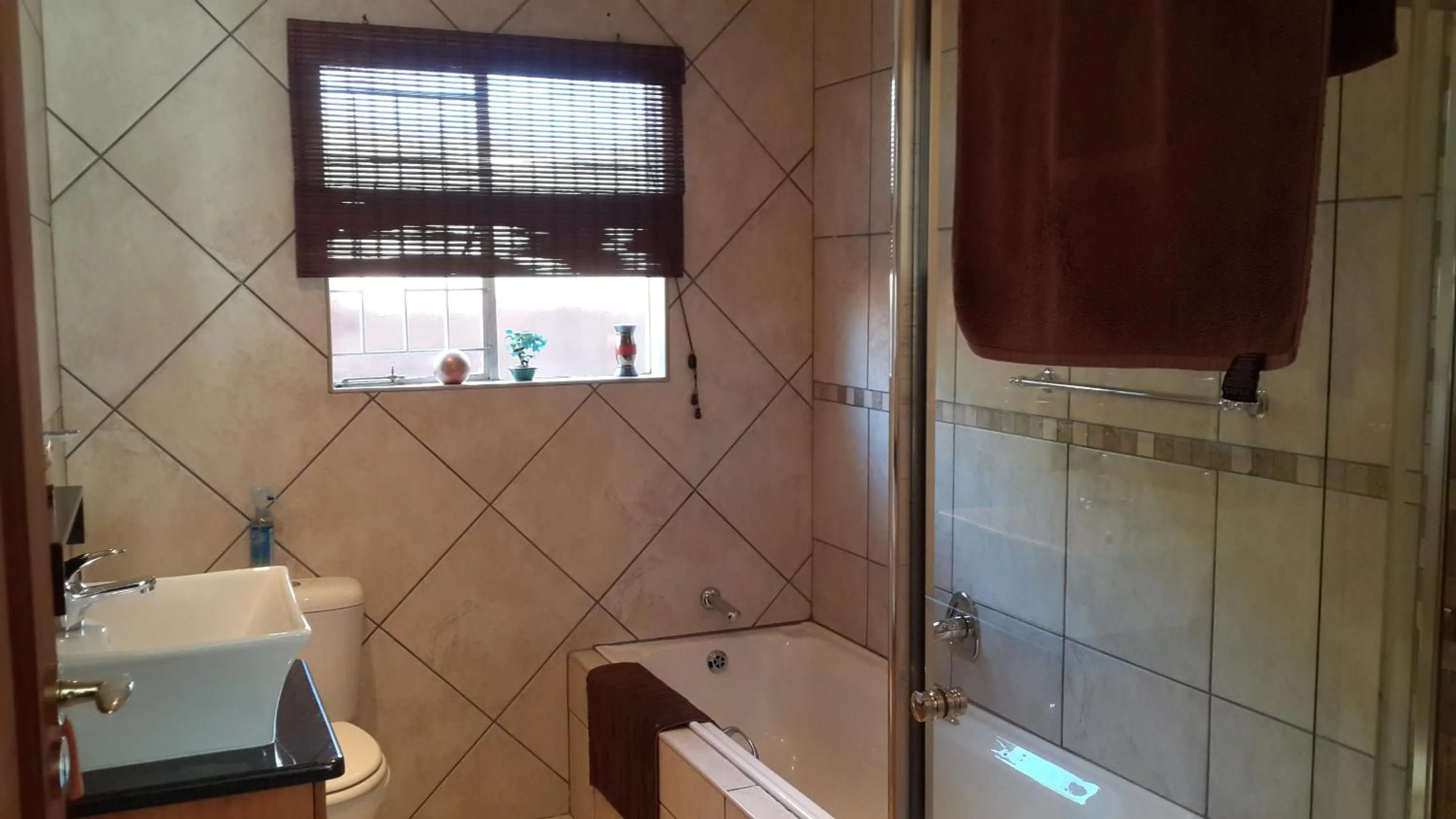 Bathroom in The Cedars Bed and Breakfast