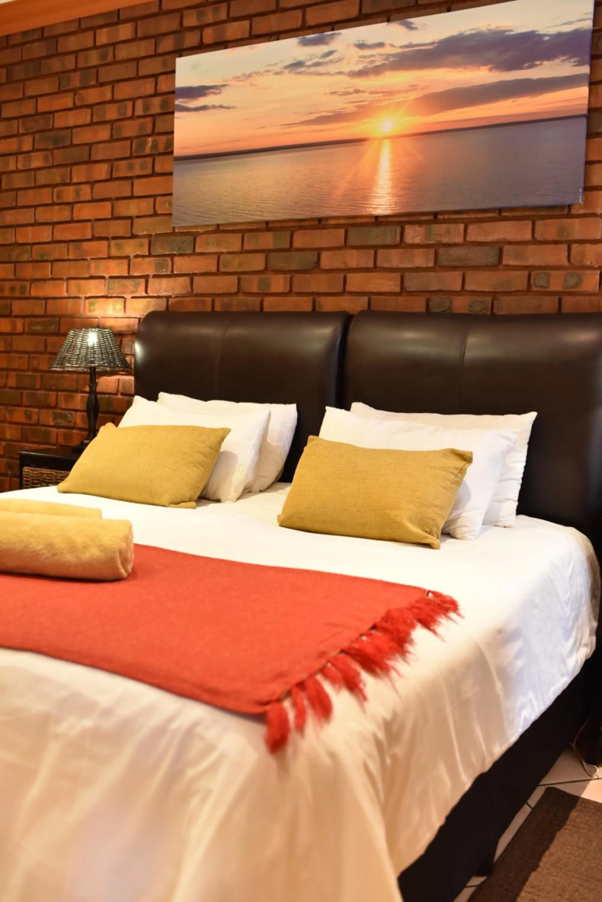 Bed in The Cedars Bed and Breakfast