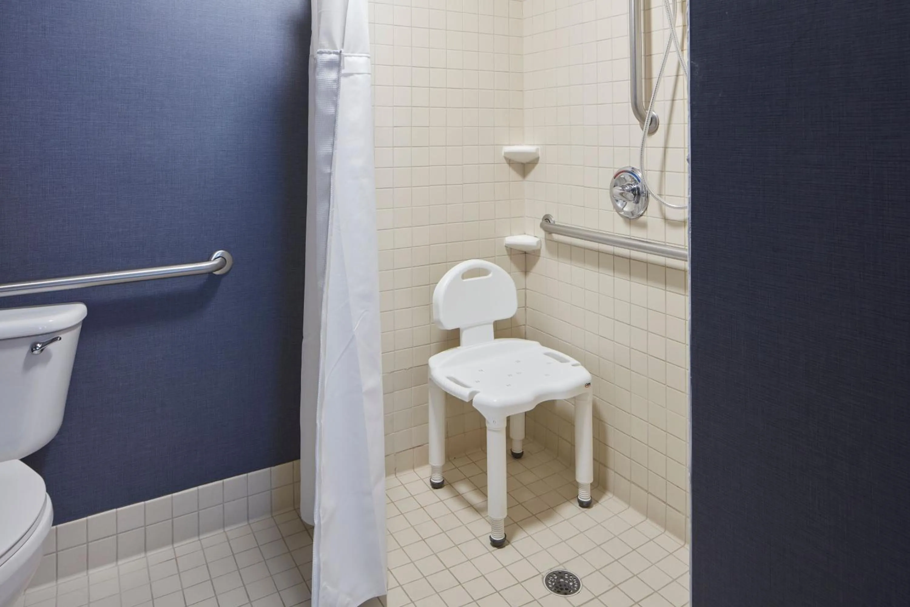 Bathroom in Residence Inn Manassas Battlefield Park