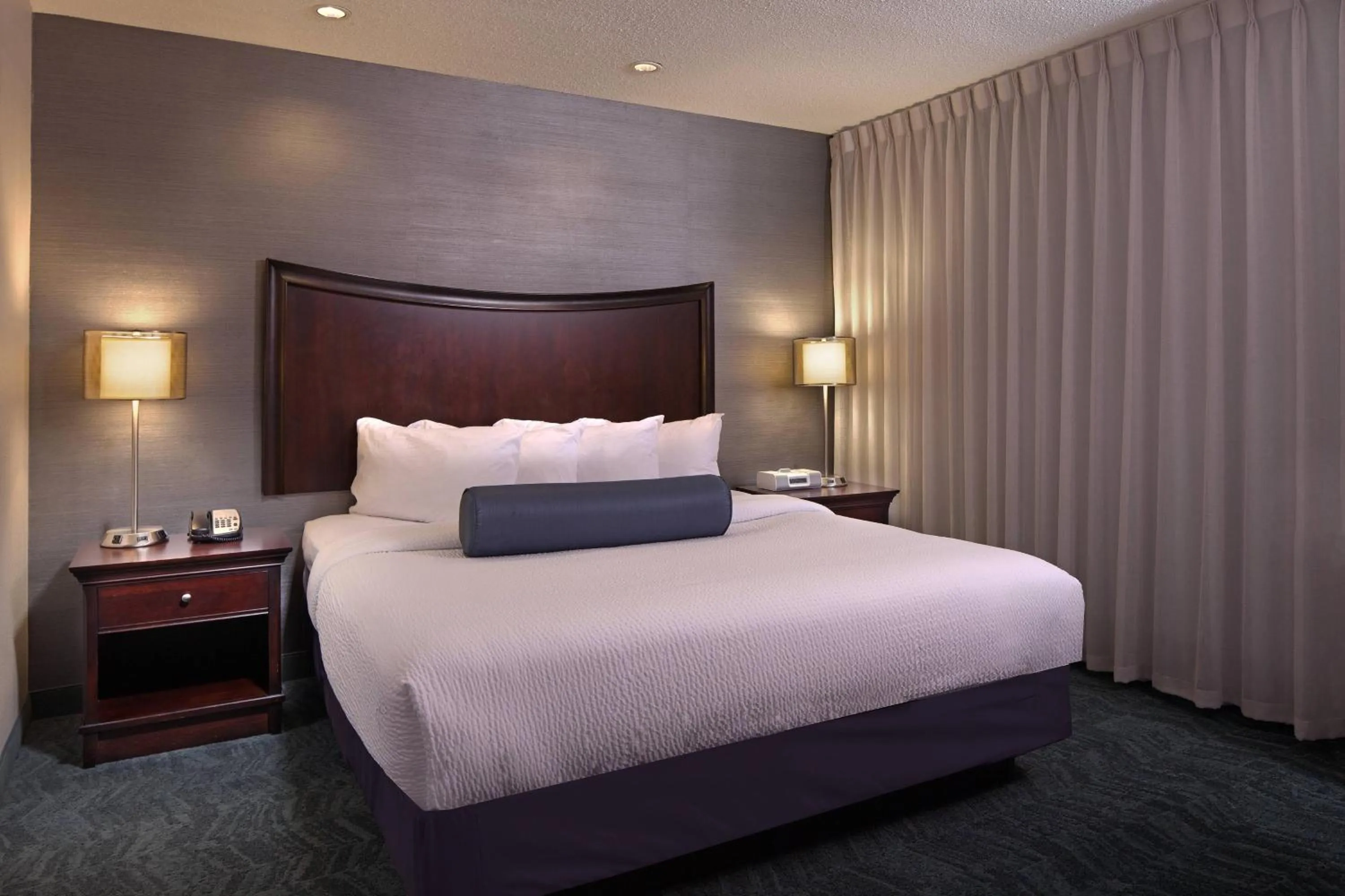 Bedroom, Bed in SpringHill Suites by Marriott Baltimore Downtown/Inner Harbor