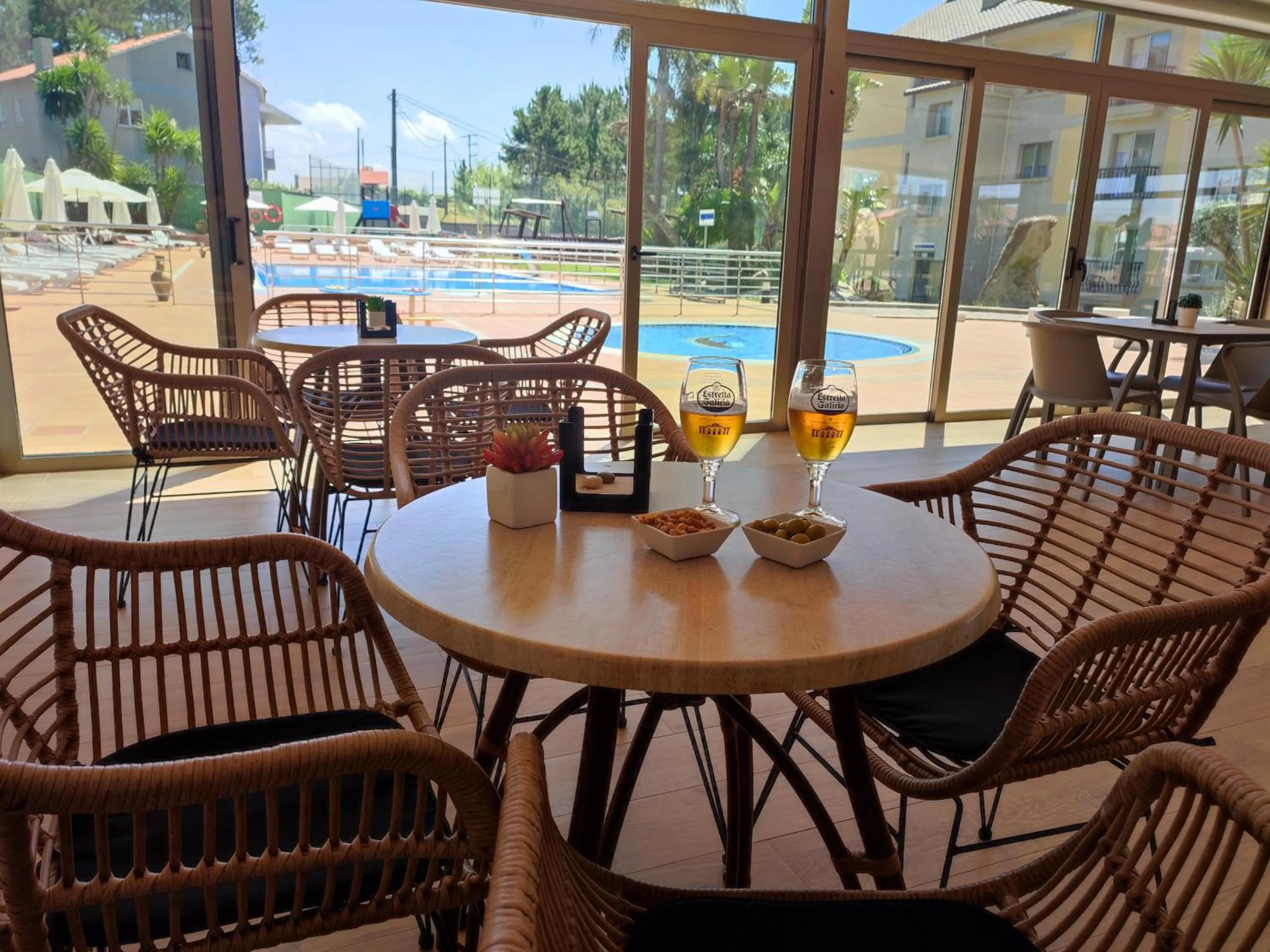 Swimming pool in Apartamentos Marsil