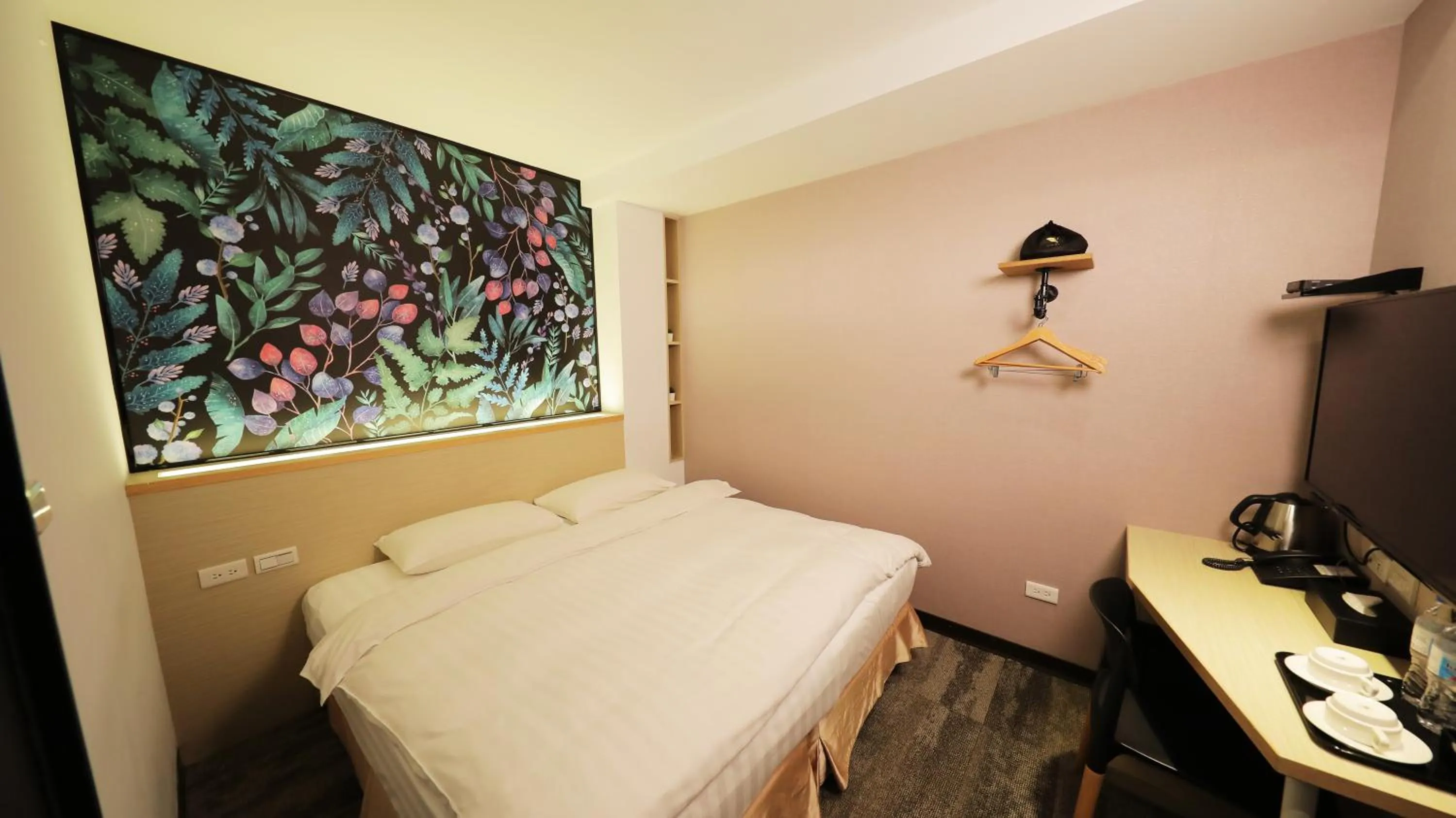 Photo of the whole room, Bed in RF Hotel  Linsen