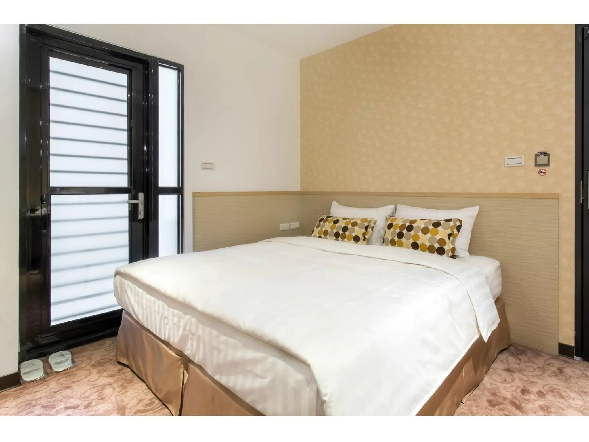 Photo of the whole room, Bed in RF Hotel  Linsen