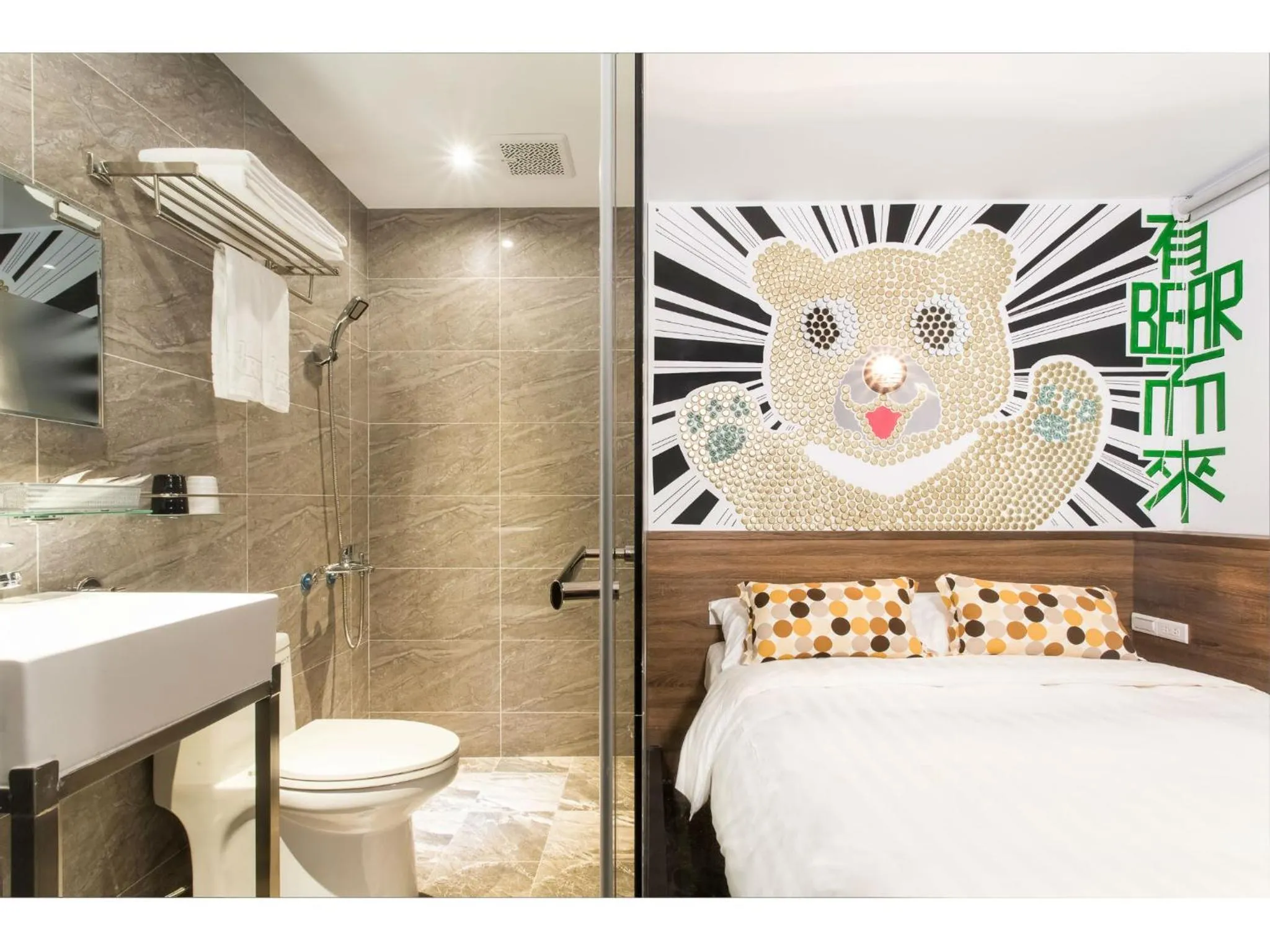 Photo of the whole room, Bed in RF Hotel  Linsen