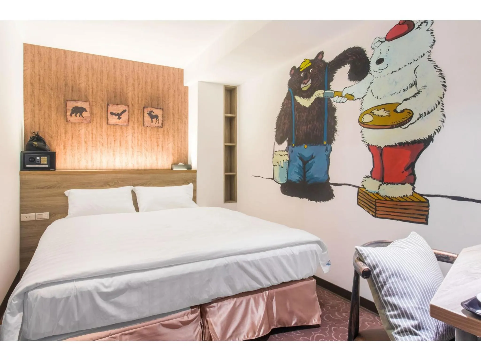 Photo of the whole room, Bed in RF Hotel  Linsen